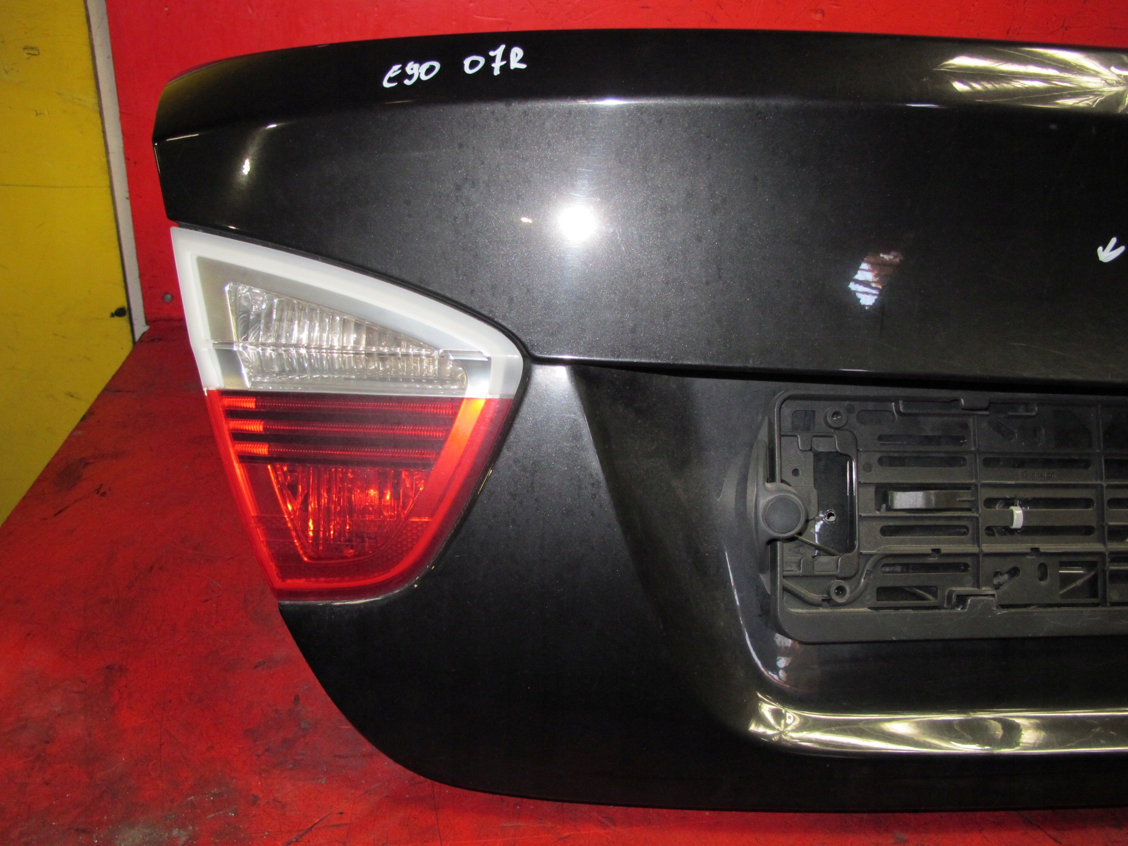 BMW 3 E90 CZESCI trunk door boot sedan 04-08 475