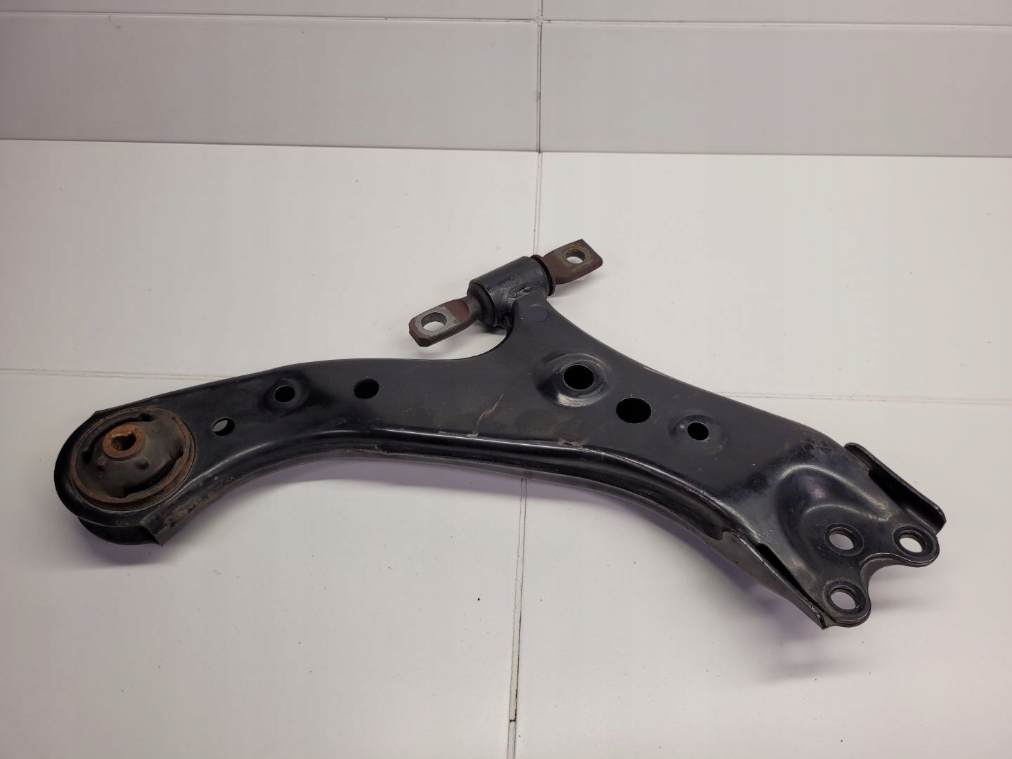 arm front left side Toyota RAV4 5 (XA50) 2019