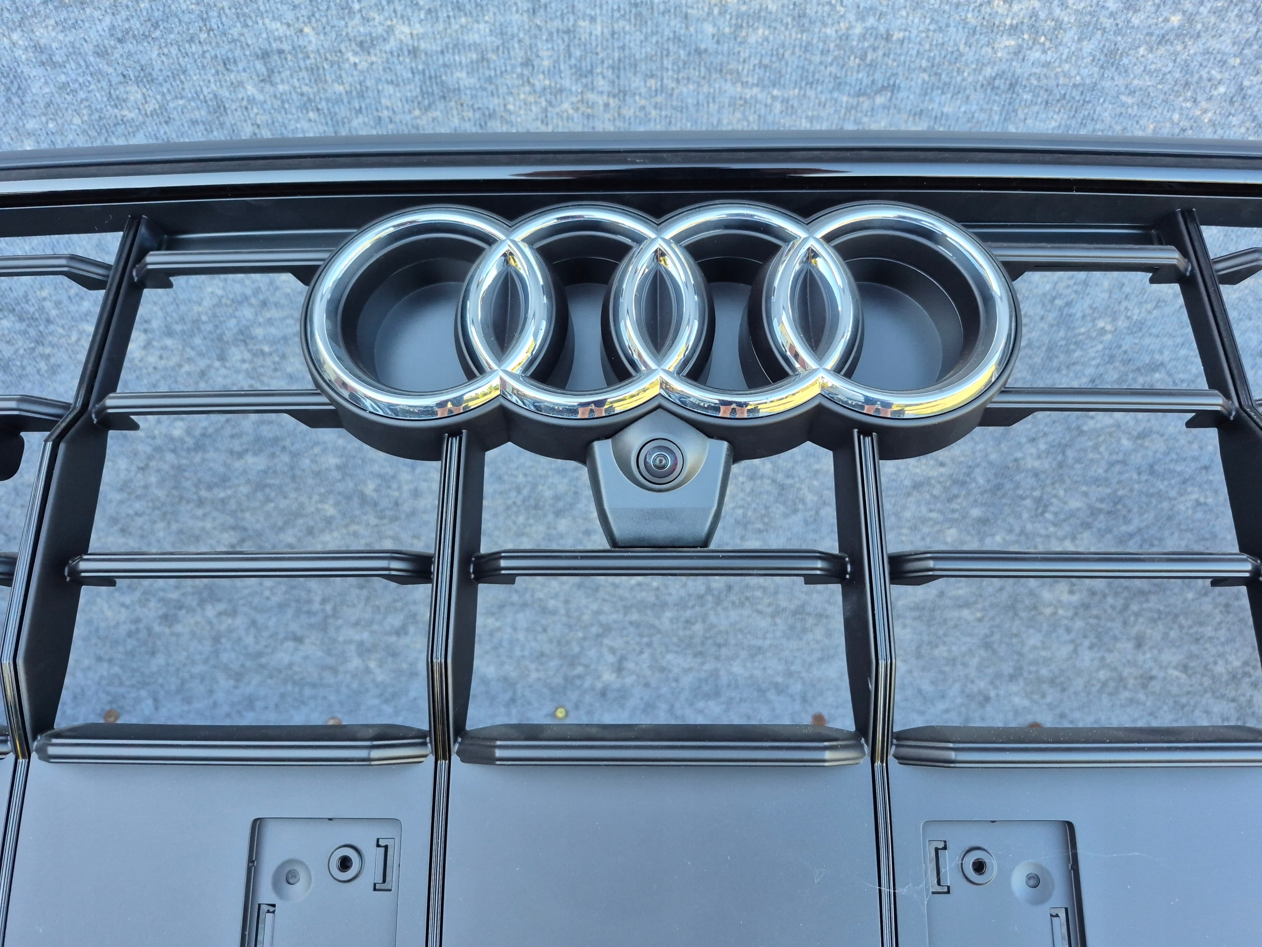 AUDI Q8 S-LINE ZDERZAK PRZÓD 4M8 6x PDC INSTALACJA Kolor do lakierowania