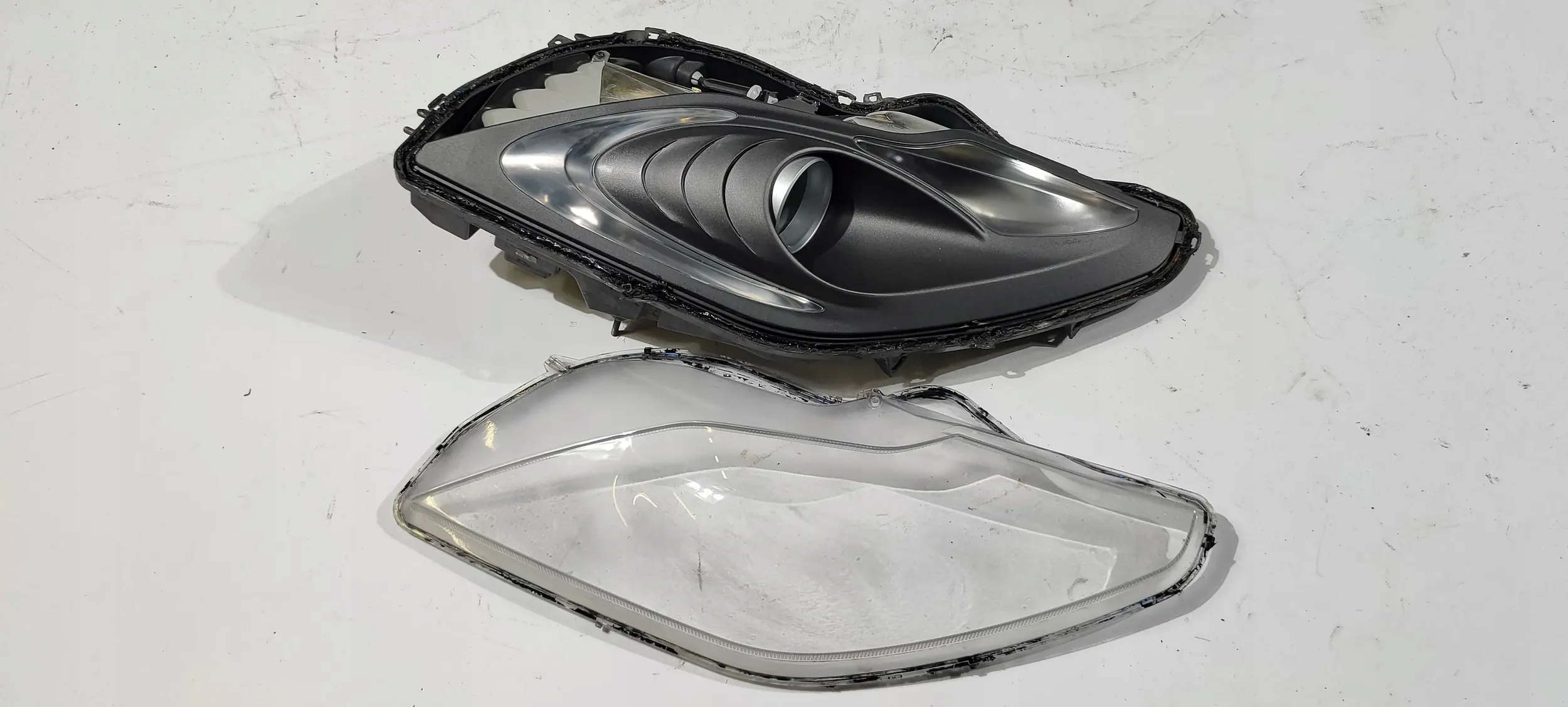 far prednji dio prednja desna Mclaren Mp4-12c
