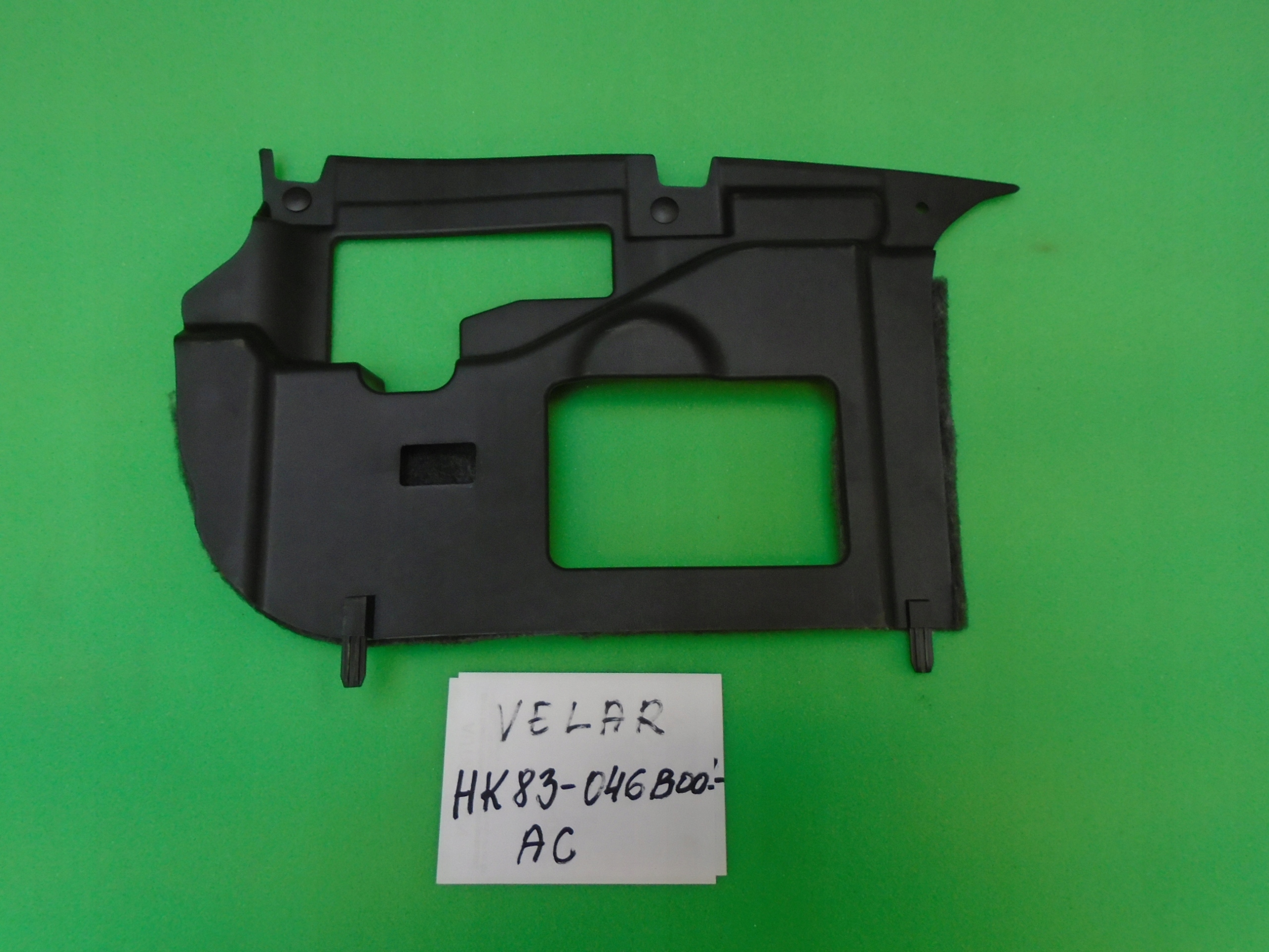 RANGE ROVER VELAR L560 OSŁONA POD KONSOLĘ DESKĘ EU