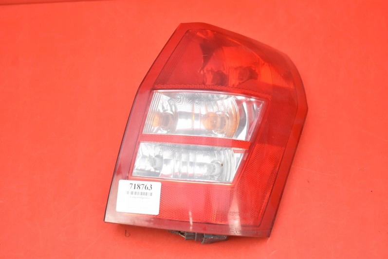 ФАРА ПРАВА ЗАД. ЗАДНЯЯ DODGE МАГНУМ6r