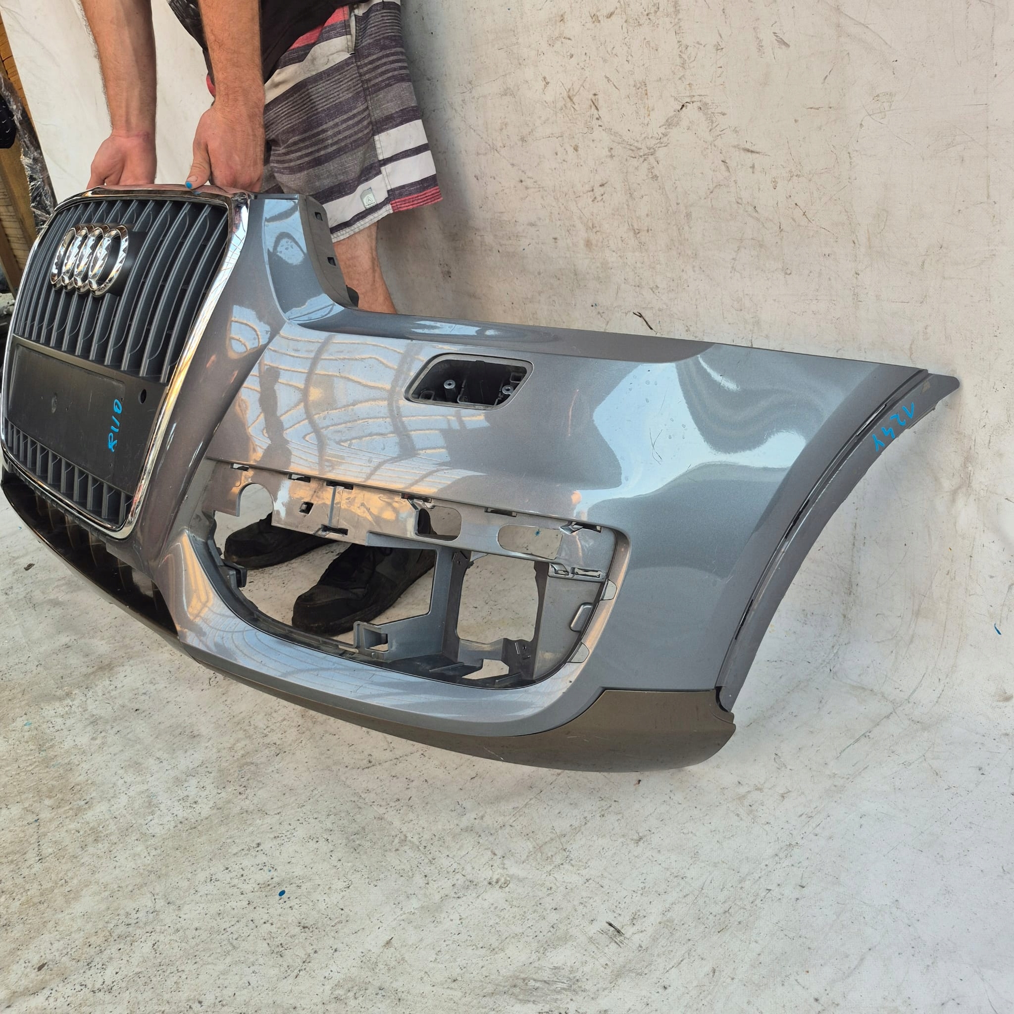 AUDI Q3 and 1 8U 11-14 bumper front front washer 4XPDC