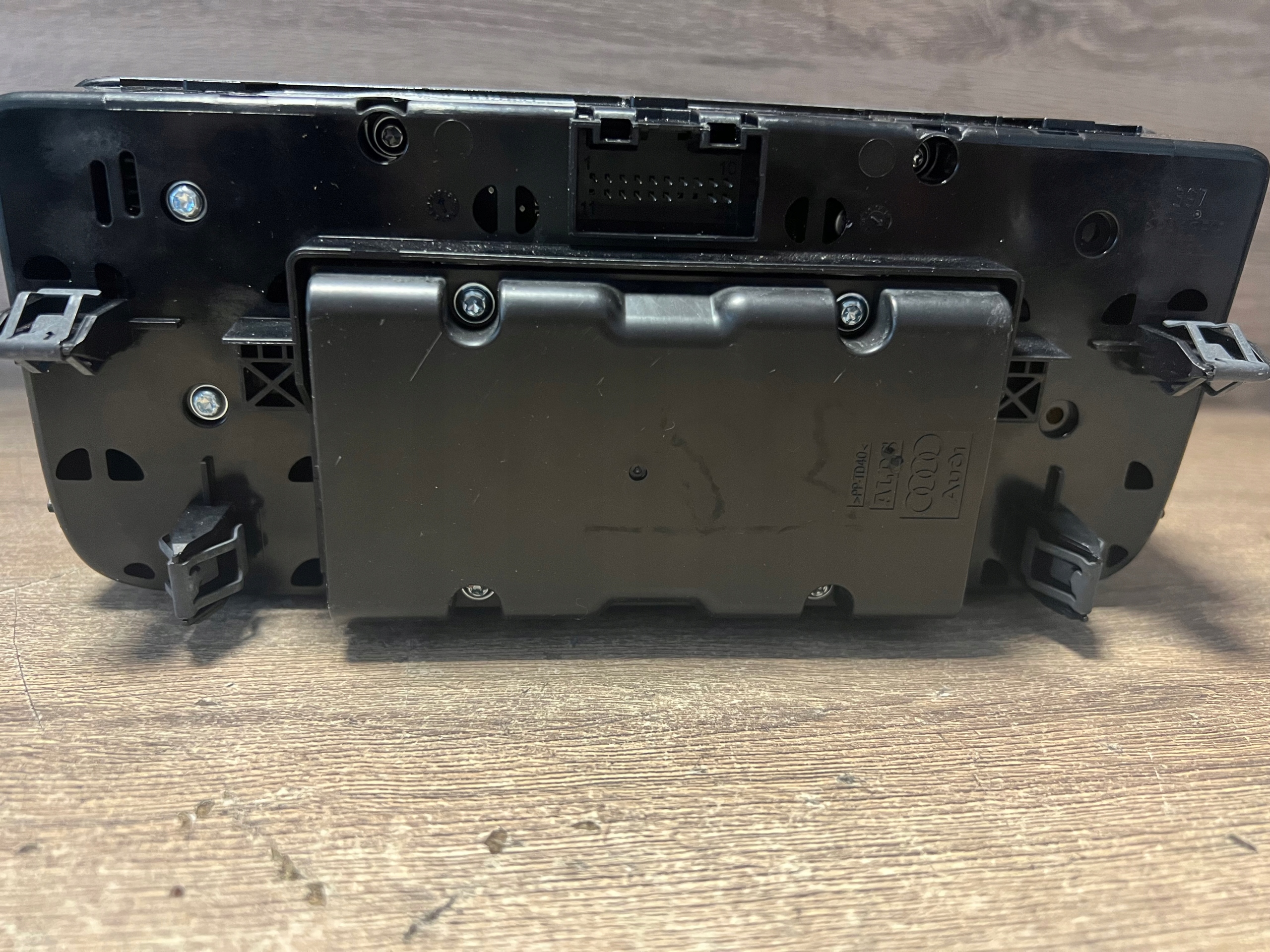 PANEL STEROWANIA MMI AUDI A8 D4 4H1919600M Producent części Audi OE