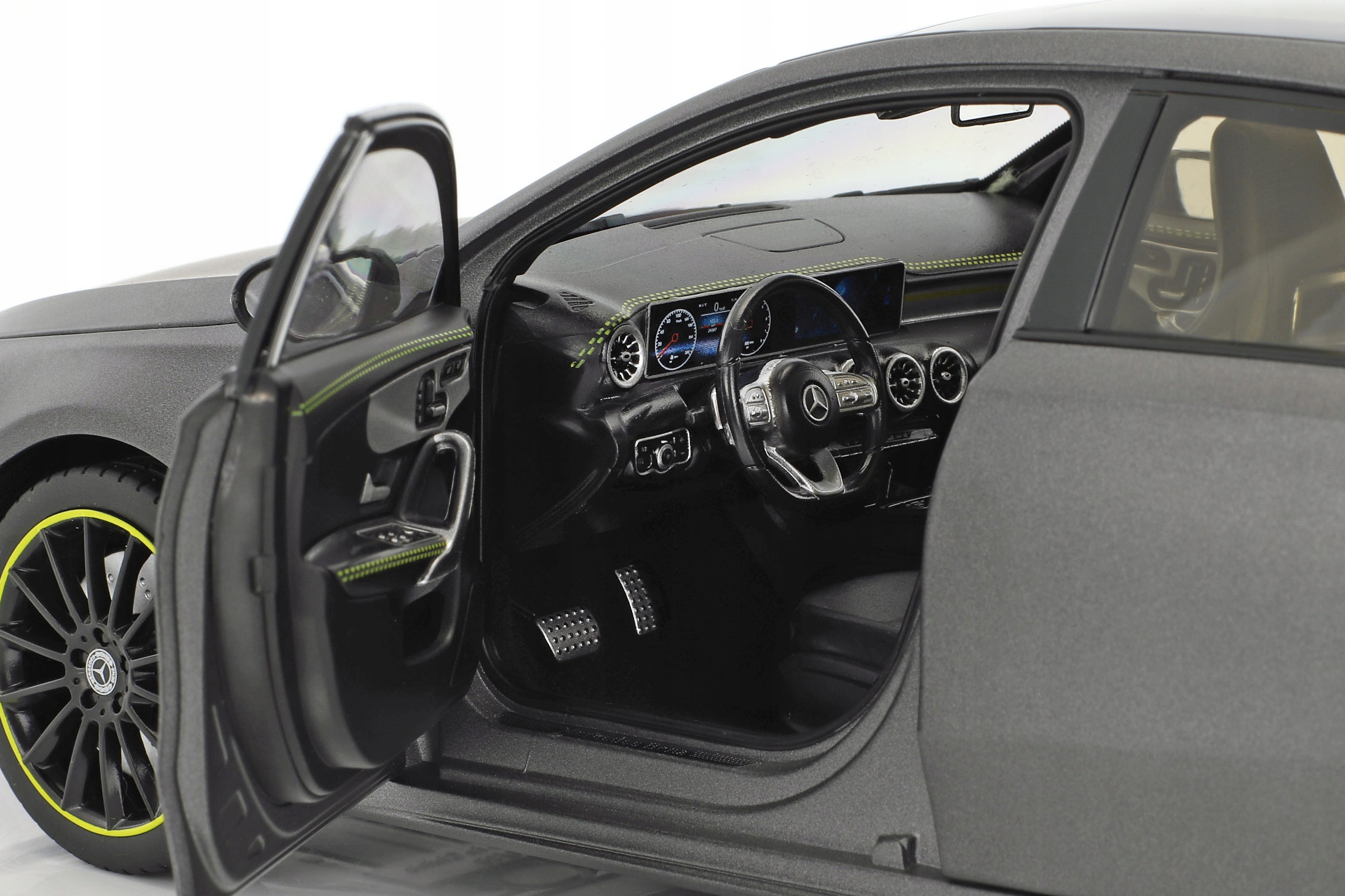 Mercedes-Benz A-Class AMG-Line W177 2018 Grey 1:18 Norev Dealer Edition Producent Mercedes-Benz OE