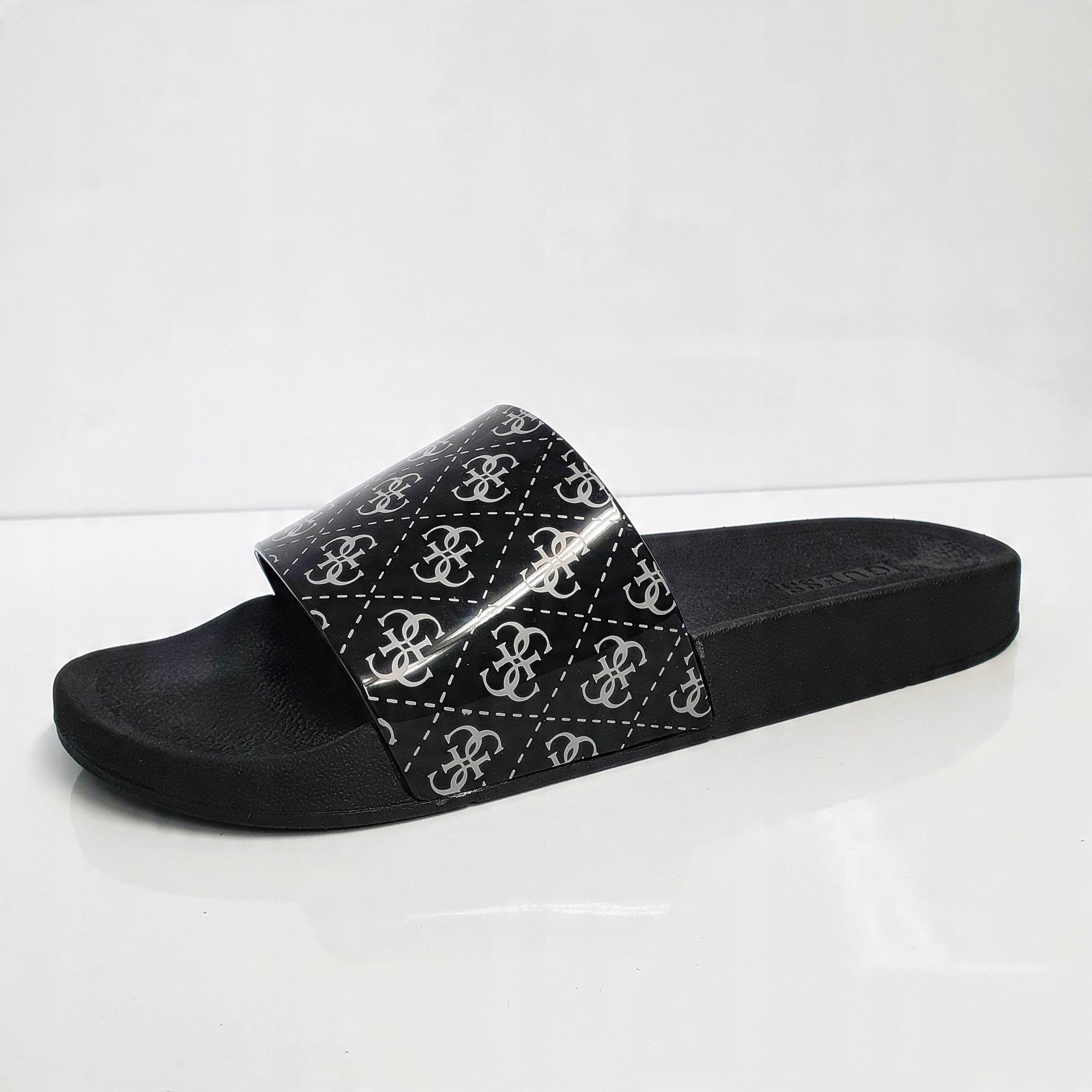 

Klapki męskie Guess 42