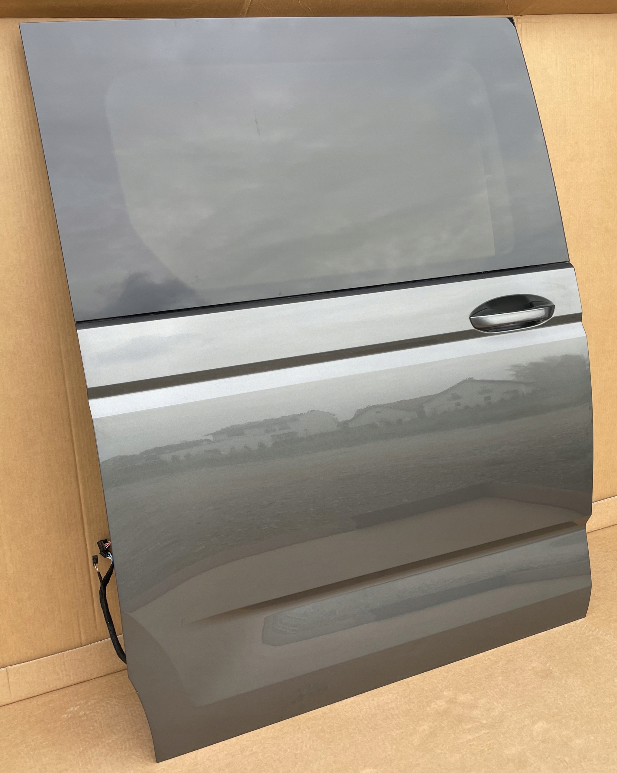 door VW T7 MULTIVAN 2023- W colour LR7H as new complete original left