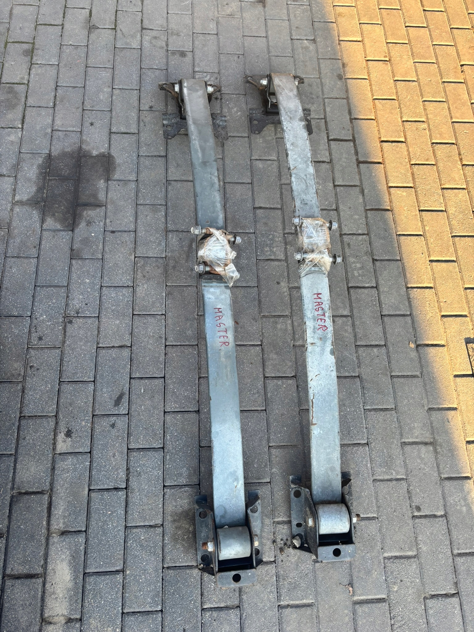 RENAULT MASTER III RESORY RESOR PIÓROWE KOMPLET