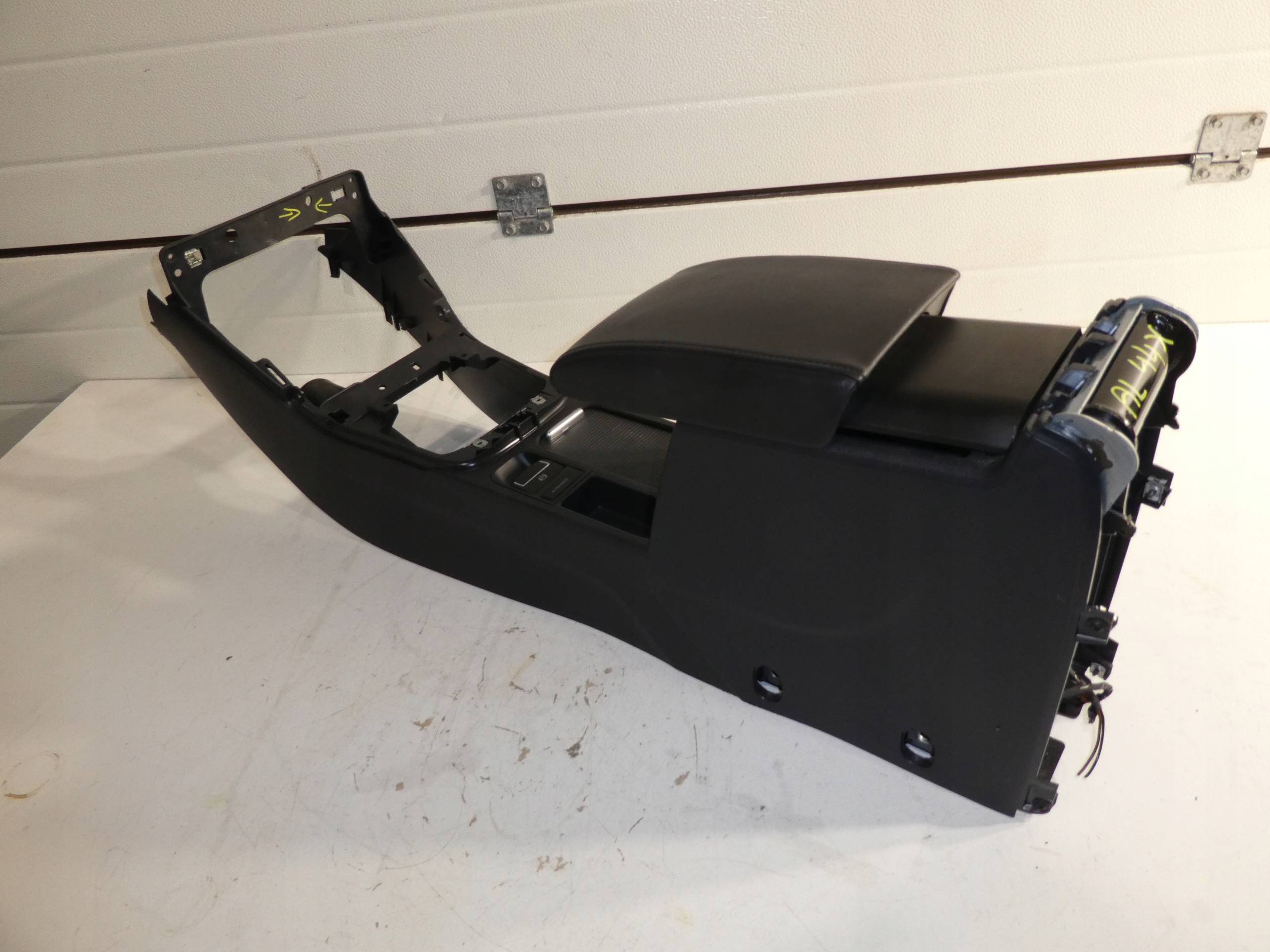 TUNEL armrest VW TIGUAN plus 5M0864207F