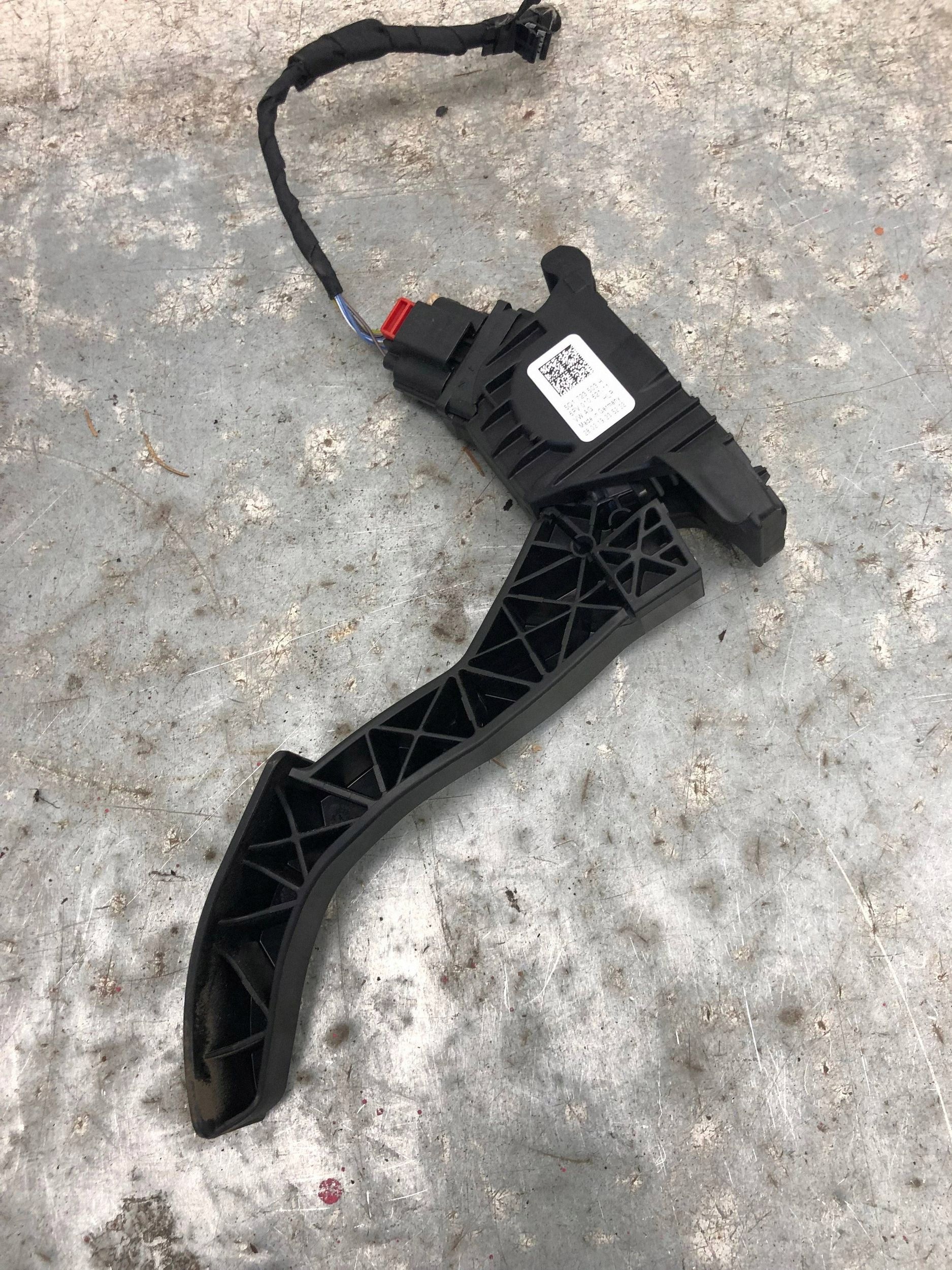 accelerator pedal VW GOLF VII LIFT HB 5Q1723503H