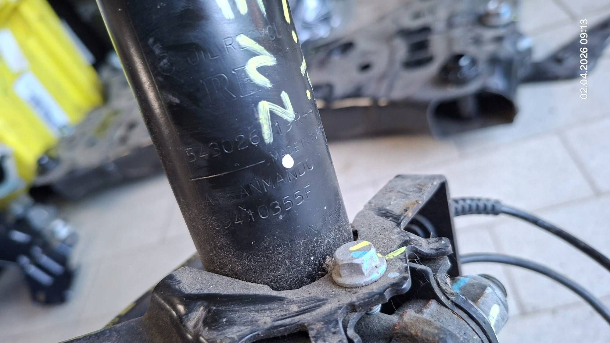 mcpherson shock absorber swing front side left Renault Clio V 543026519R