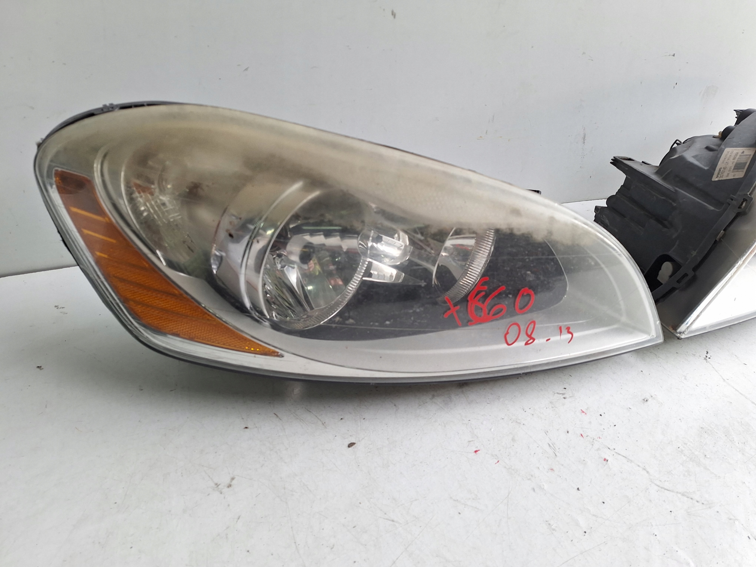 VOLVO XC60 and 08-13 light left UK