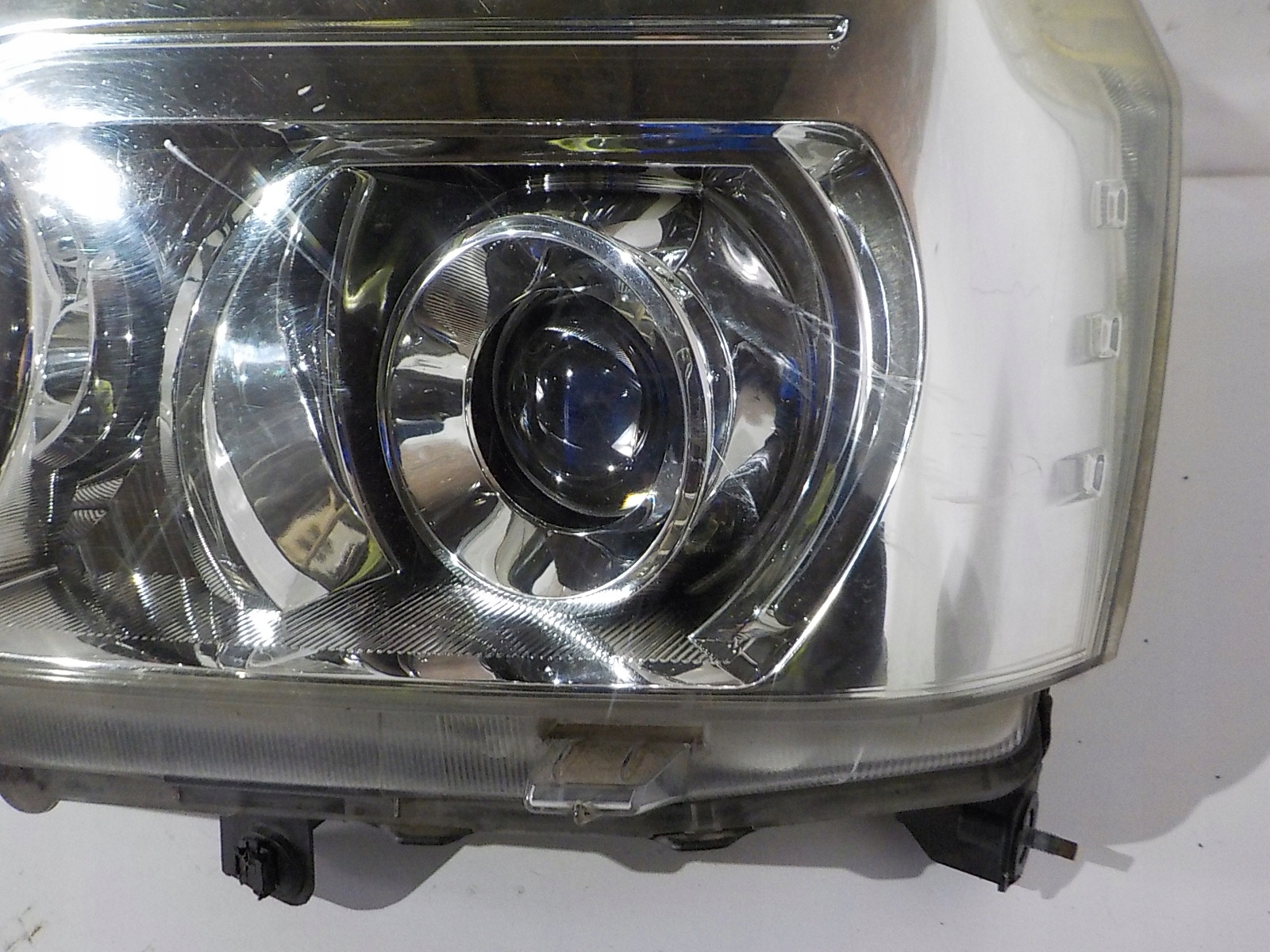NISSAN X-TRAIL T31 XENON light left front front UK
