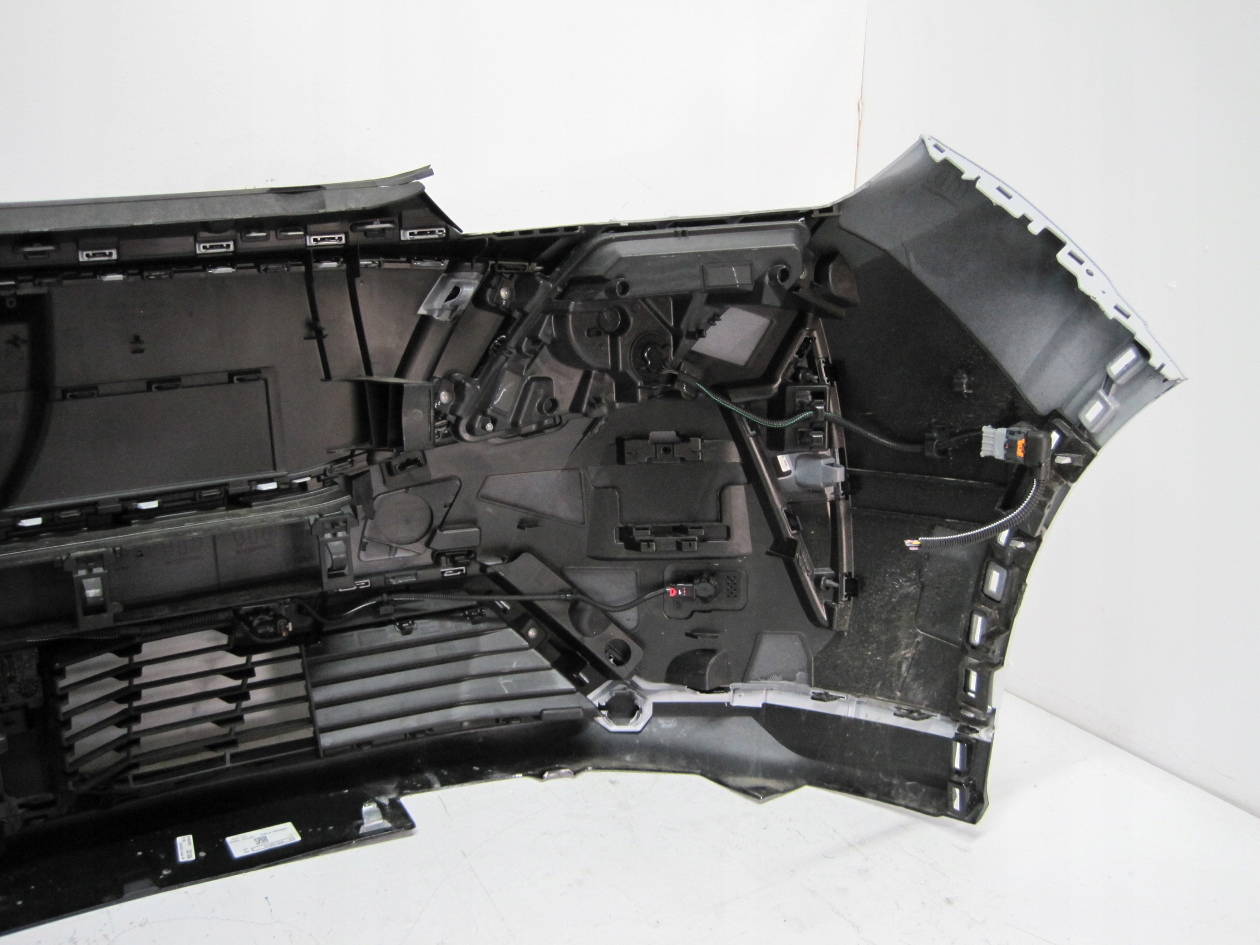bumper PEUGEOT 5008 III 24R 4 PDC below RADAR front