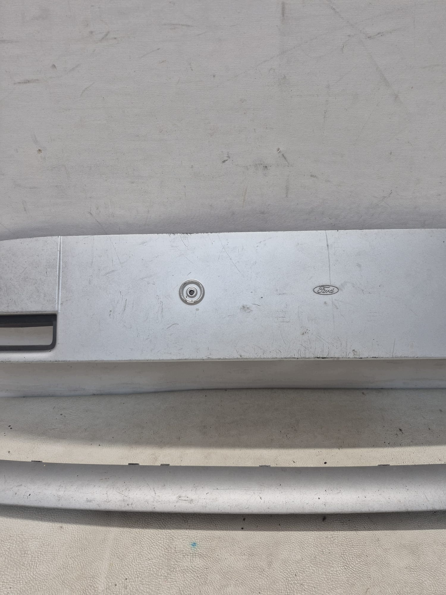 FORD MONDEO MK4 ST 07- grid of a bumper front front
