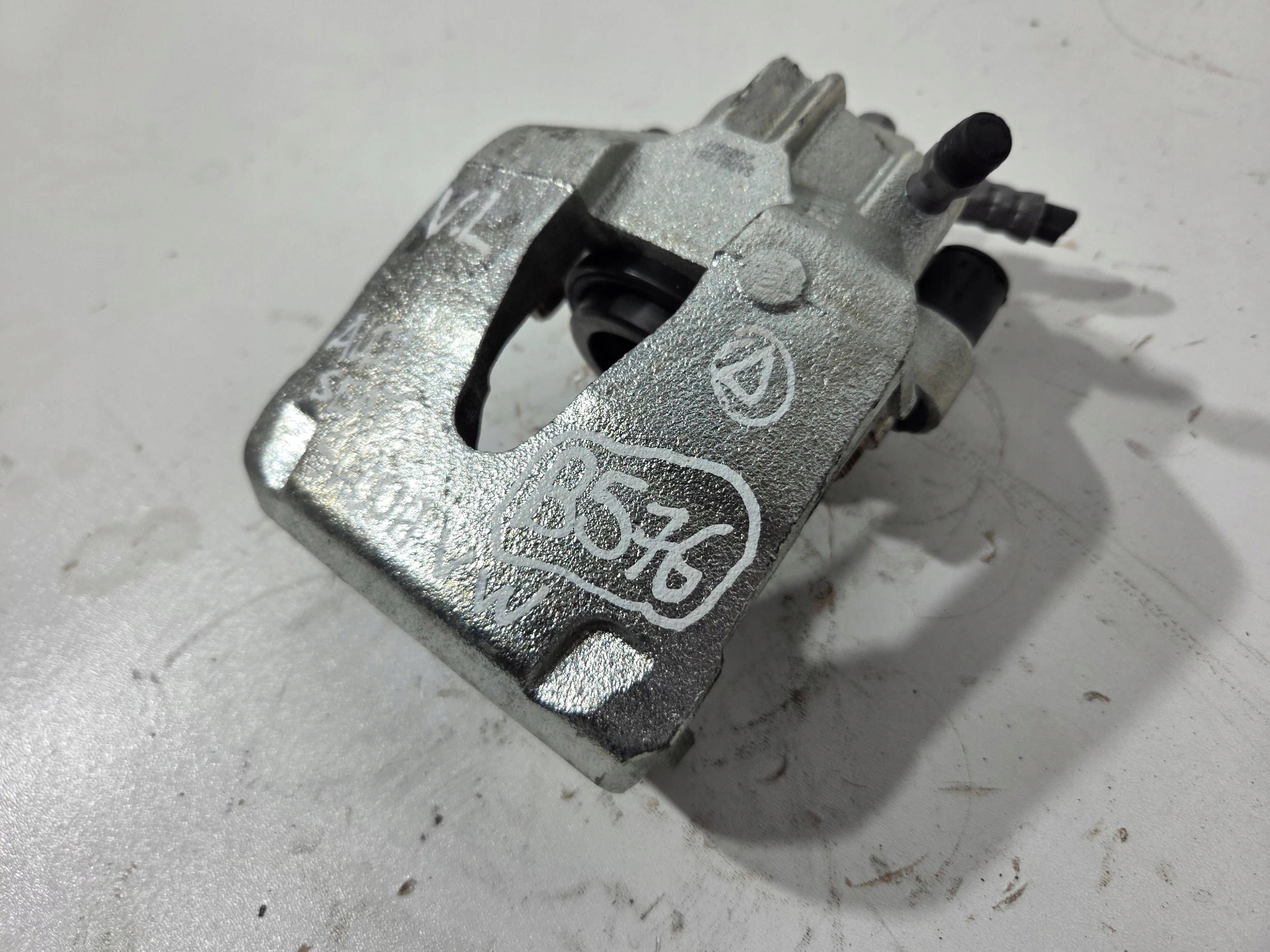 Volkswagen Polo VI caliper brake front left VCF111 (B576)