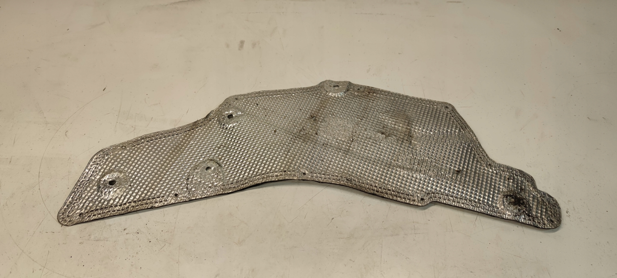 BLENDE ABDECKUNG TERMICZNA RECHTS AUDI A6 C7 4G0804162