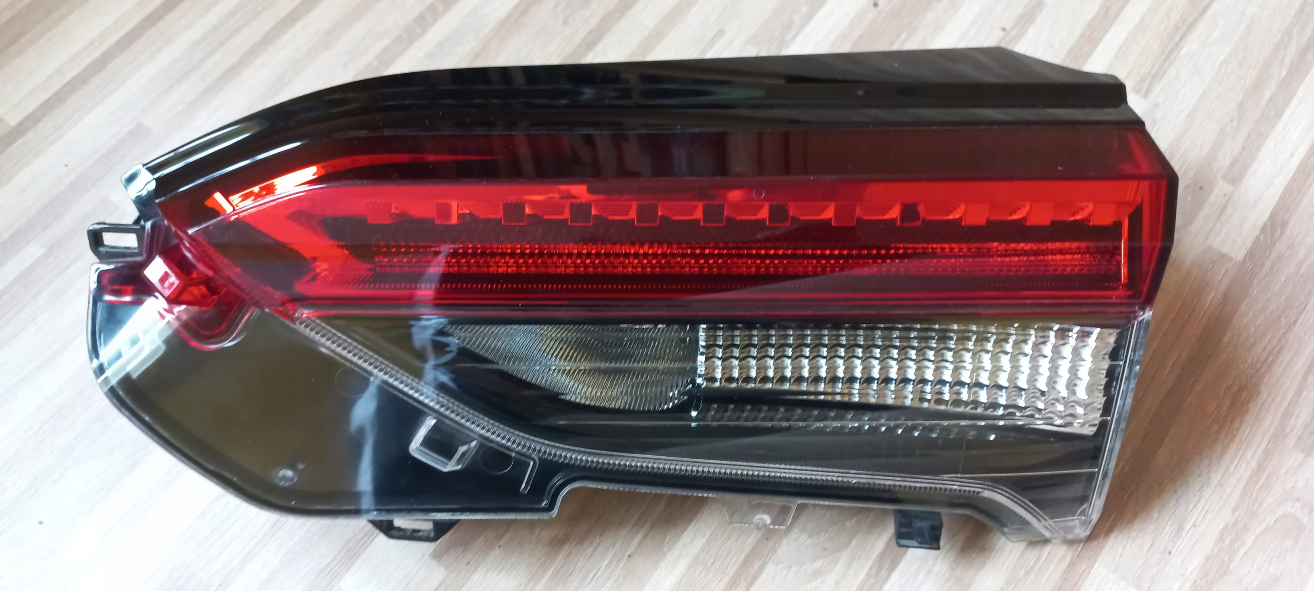 TOYOTA RAV4 V RAV 4 2019- LAMPA TYLNA PRAWA TYŁ PRAWY W KLAPĘ ORYGINAŁ LED