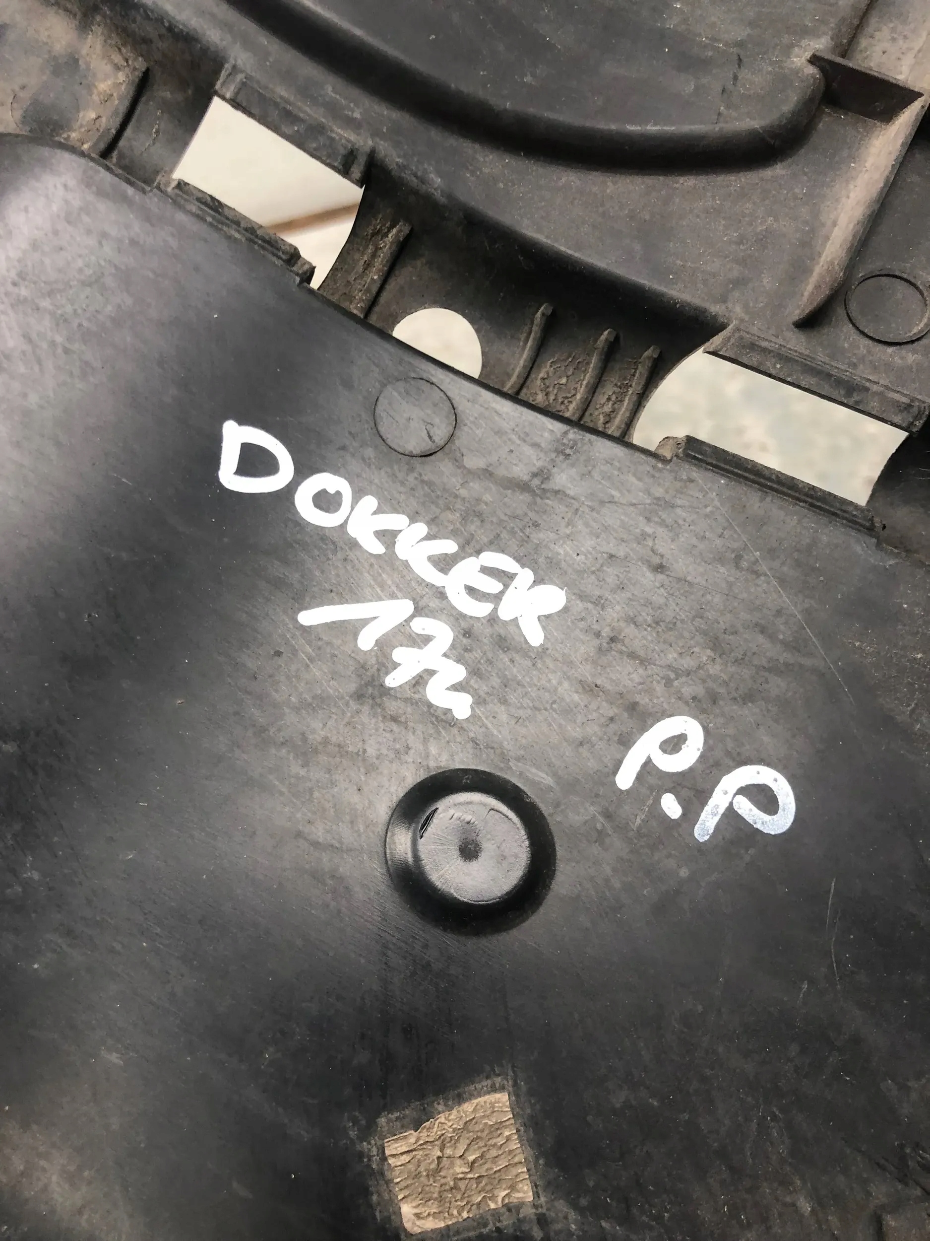 mudguard right front DACIA DOKKER 638307689R