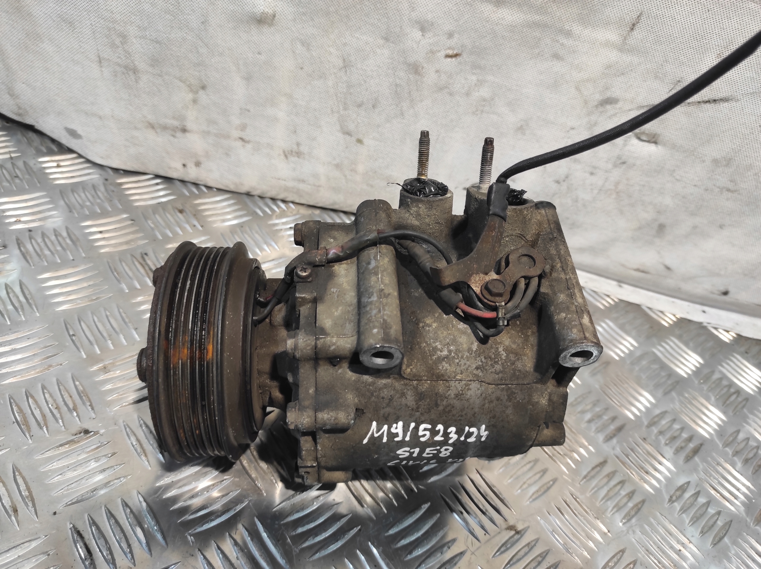 compressor compressor; of the air conditioning HONDA CIVIC VII 7 COUPE 1.7 B