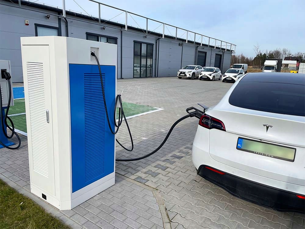 Stacja ładowania EV365 120kW DC + 22kW AC RFID App Rodzaj złącza Typ 2 Typ 2 CSS