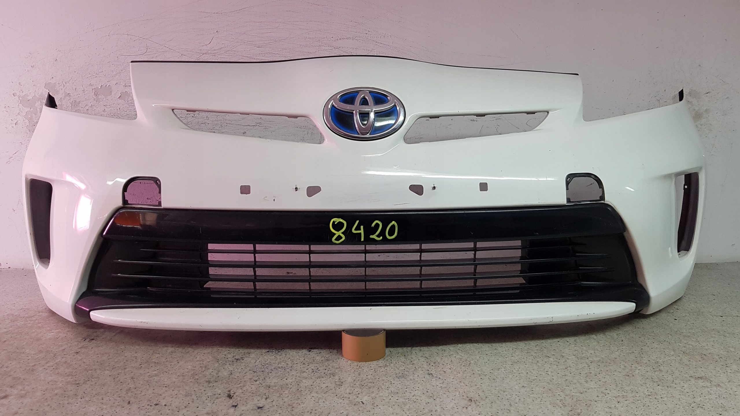 TOYOTA PRIUS 3 III LIFT 2012 - bumper front 8420