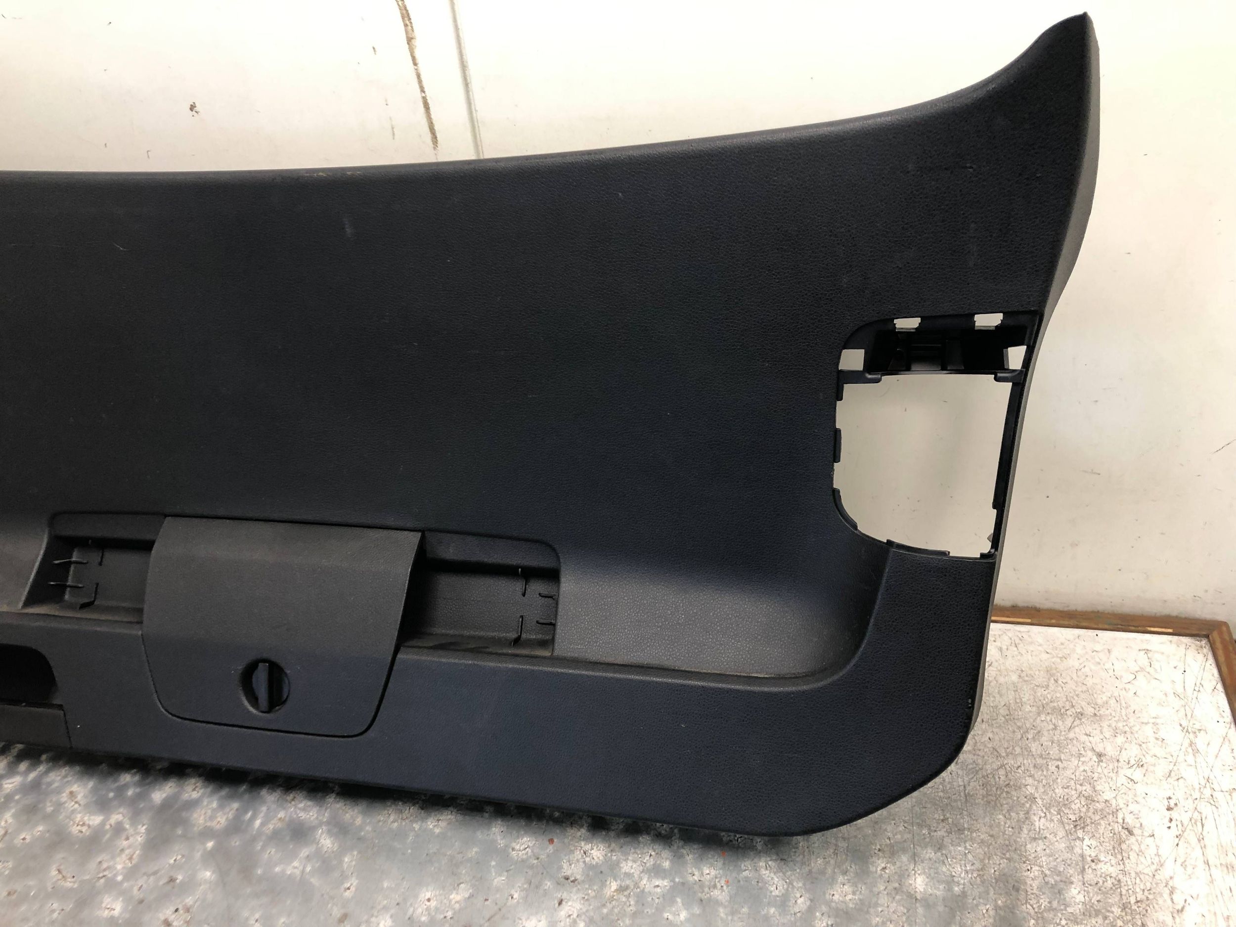 upholstery side bonnet boot VW PASSAT B8 KOMBI 3G9867605