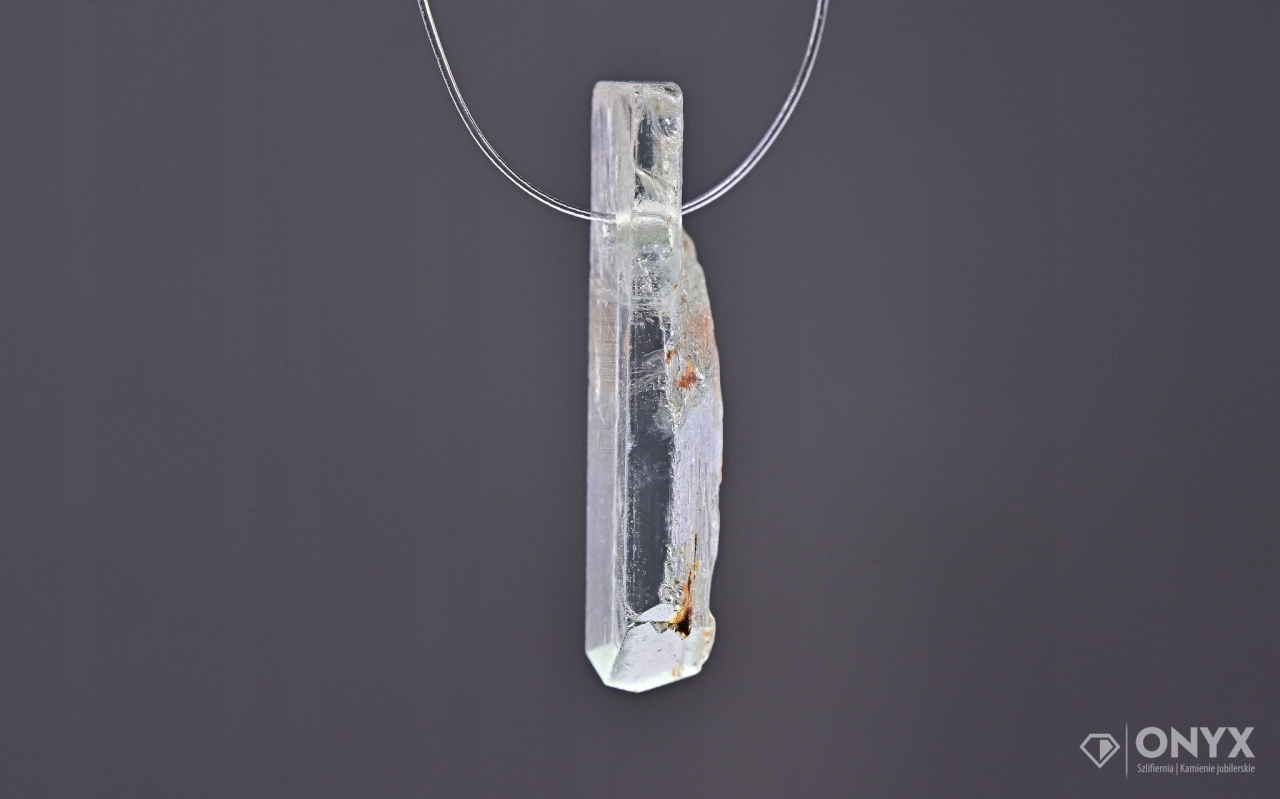 Akvamarín provrtaný přírodní křišťál 16,5x4,5