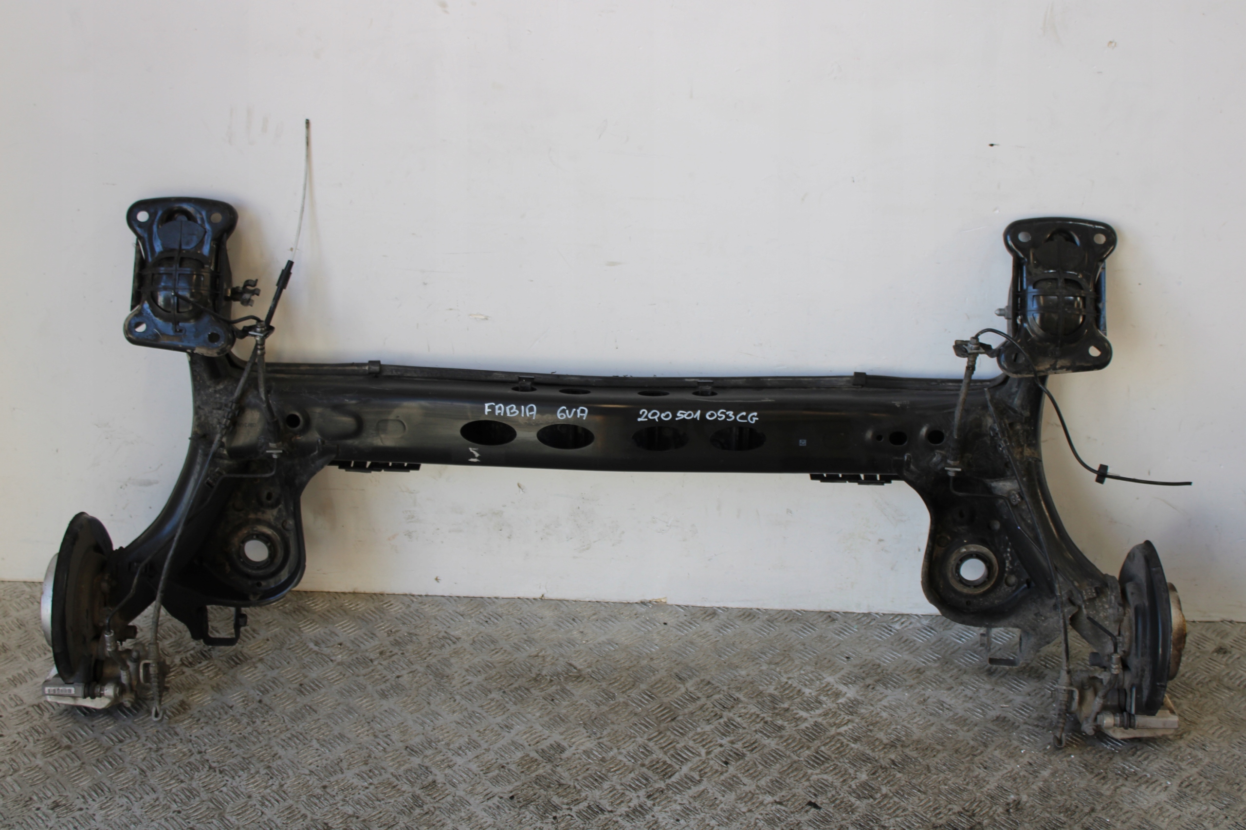 OŚ OŚKA BELKA ZAWIESZENIE TYŁ SKODA FABIA IV 4 6VA 2Q0501053CG