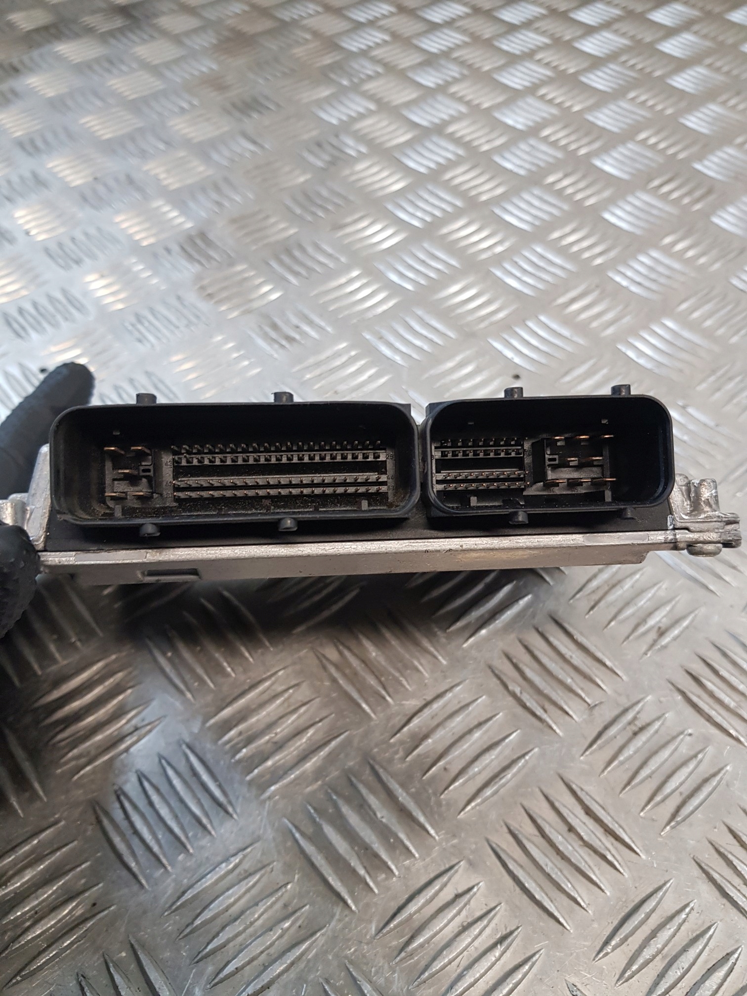 control unit of the engine 8E0906018AM AUDI A4 B7 1.6 04R- EUROPA