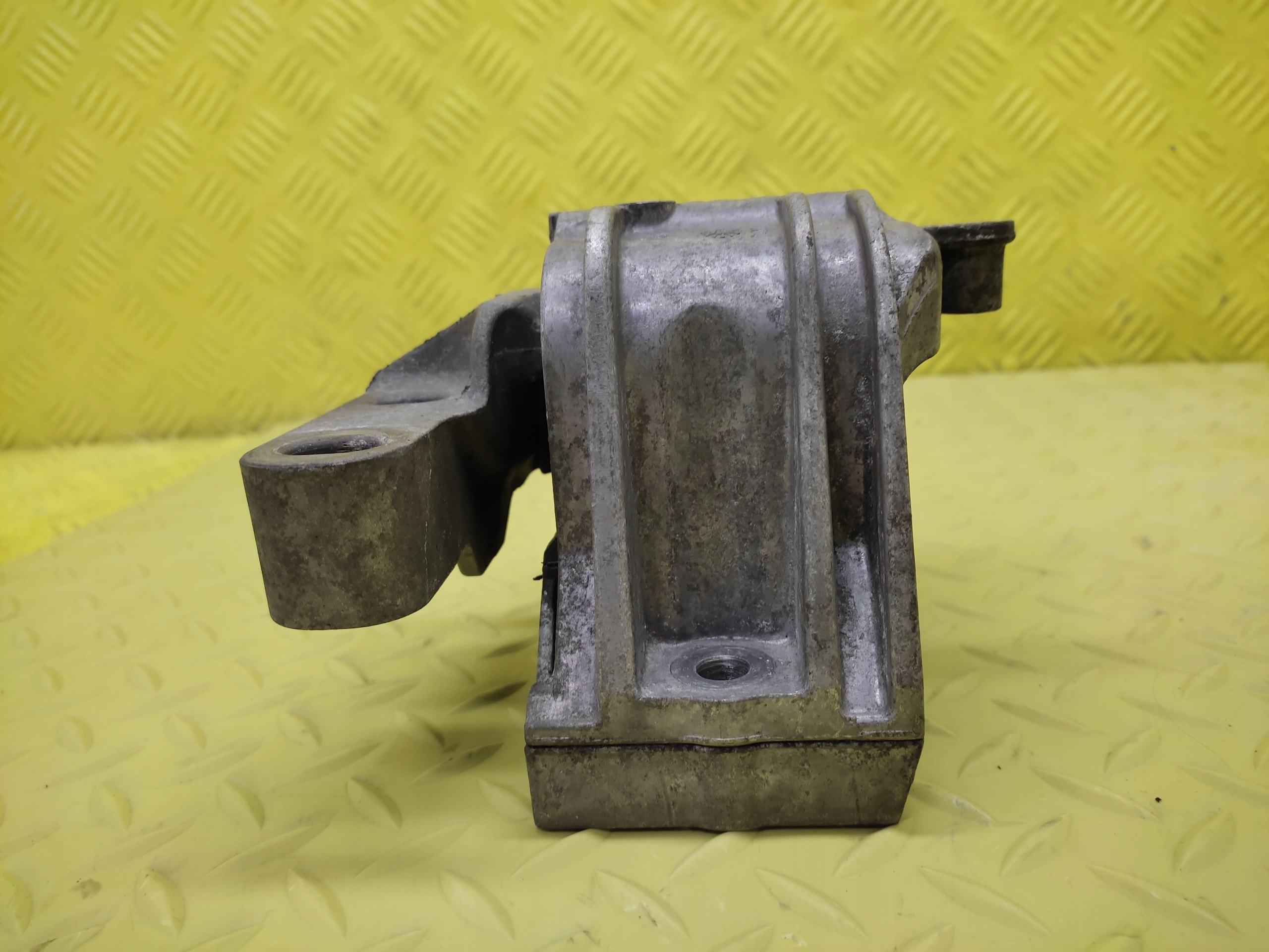 VW PASSAT CC 2.0 TFSI engine mount 1K0199262