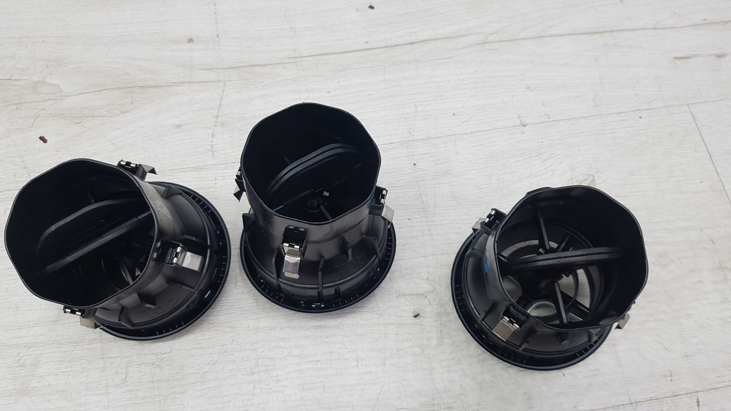 MERCEDES A KLASA W176 KRATKI NAWIEWY NAWIEWY Producent części Mercedes-Benz OE