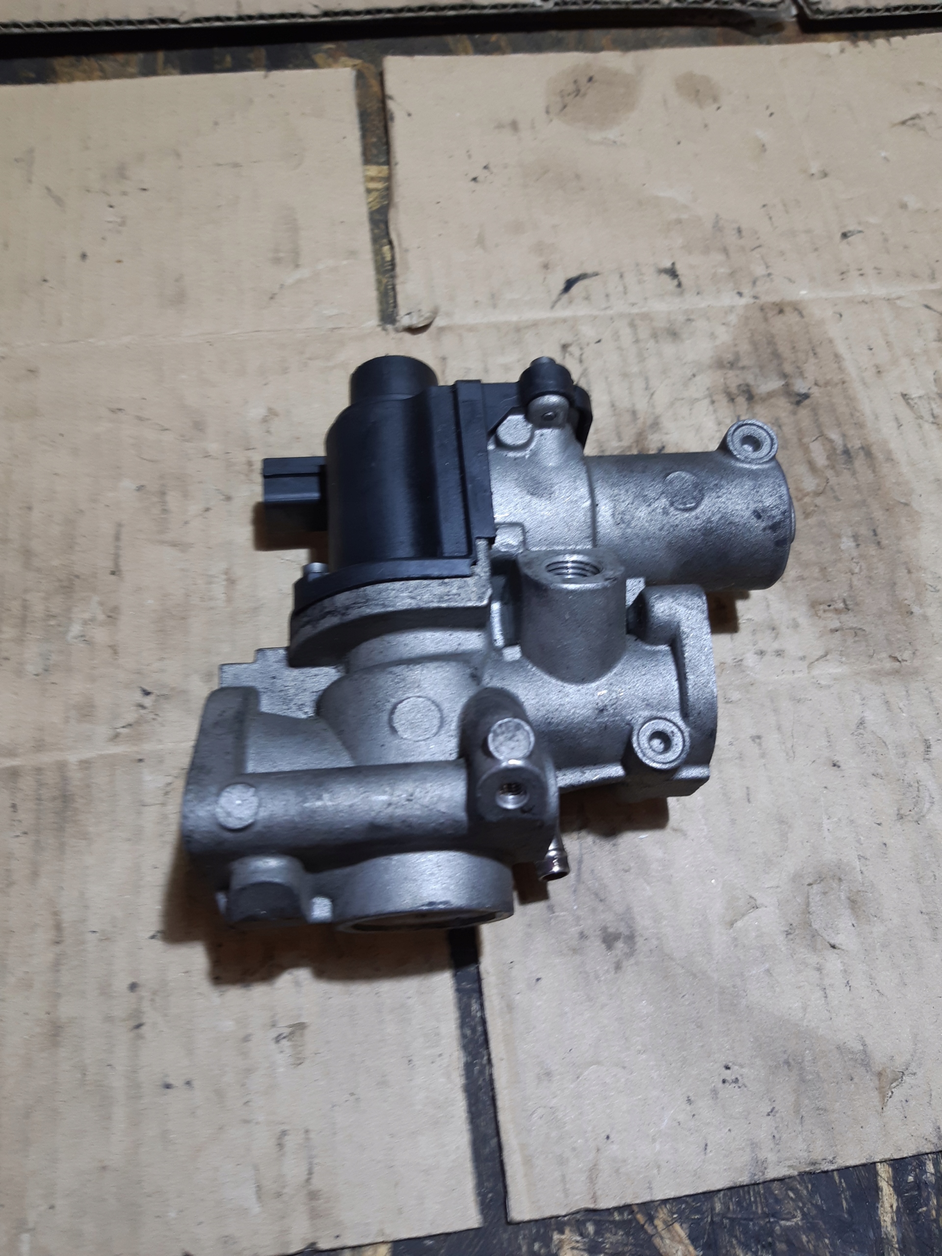 AUDI A4 B8 A5 8T 2.7 3.0 TDI egr ventil 059131501H
