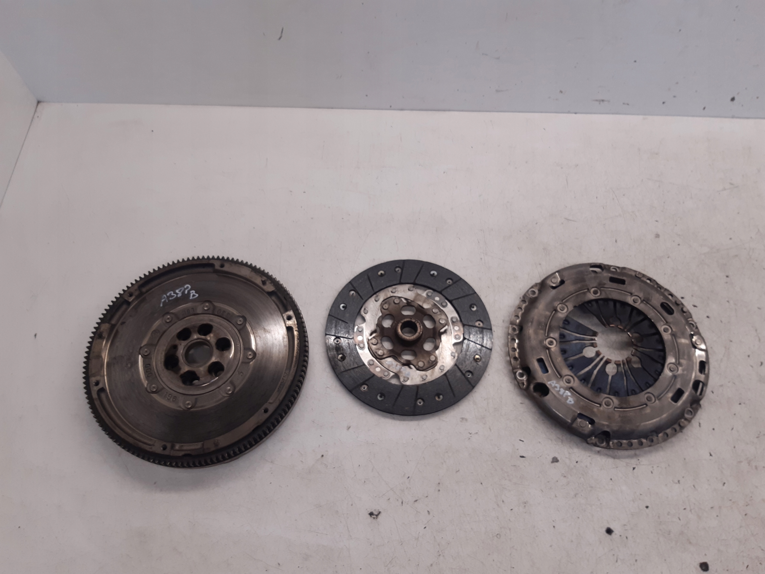 VOLANO USATO disco di pressione 03C105264R Audi A3 8P