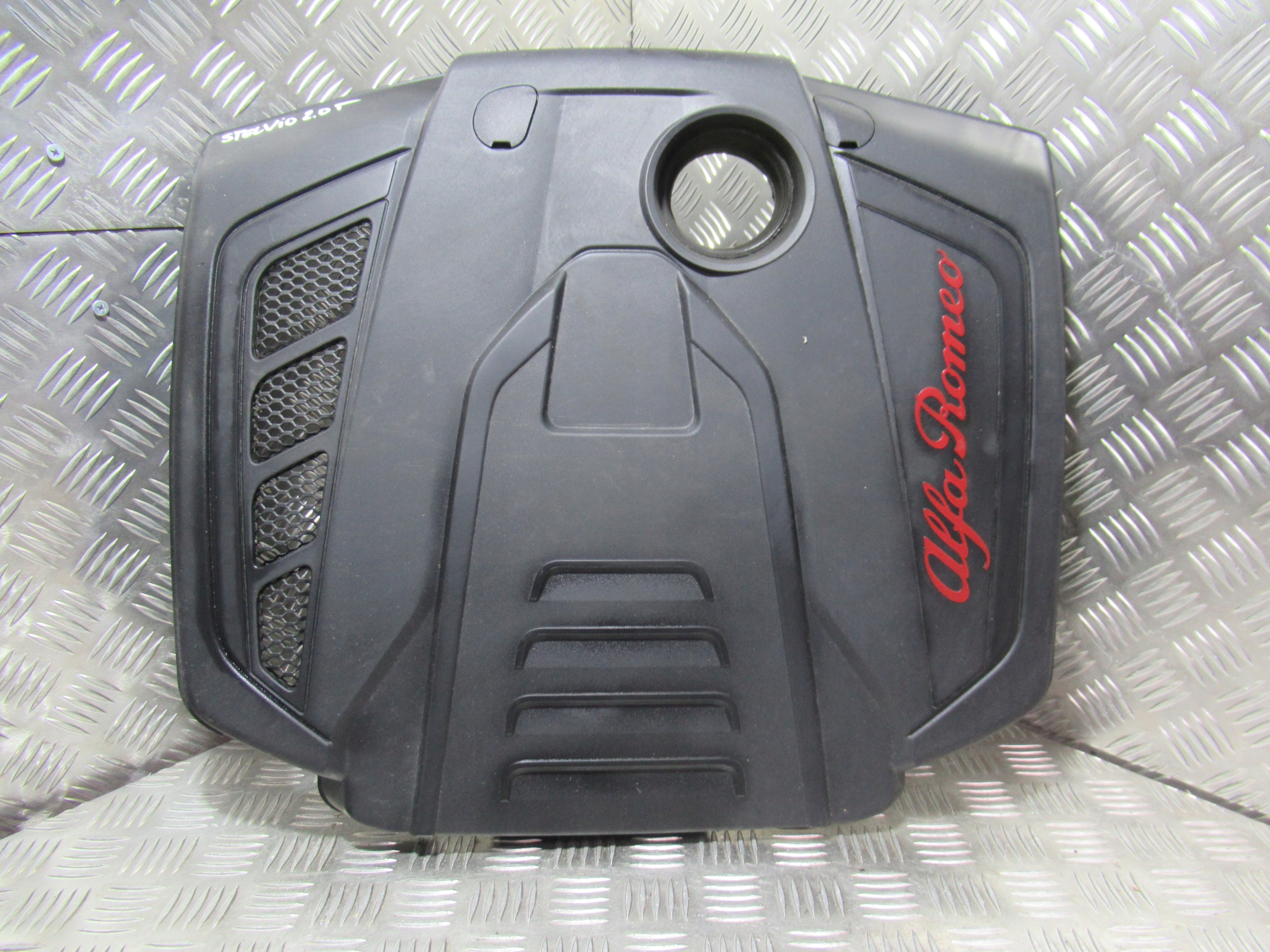 ALFA ROMEO STELVIO 2.0 T POKRYWA SILNIKA OSLONA GORNA