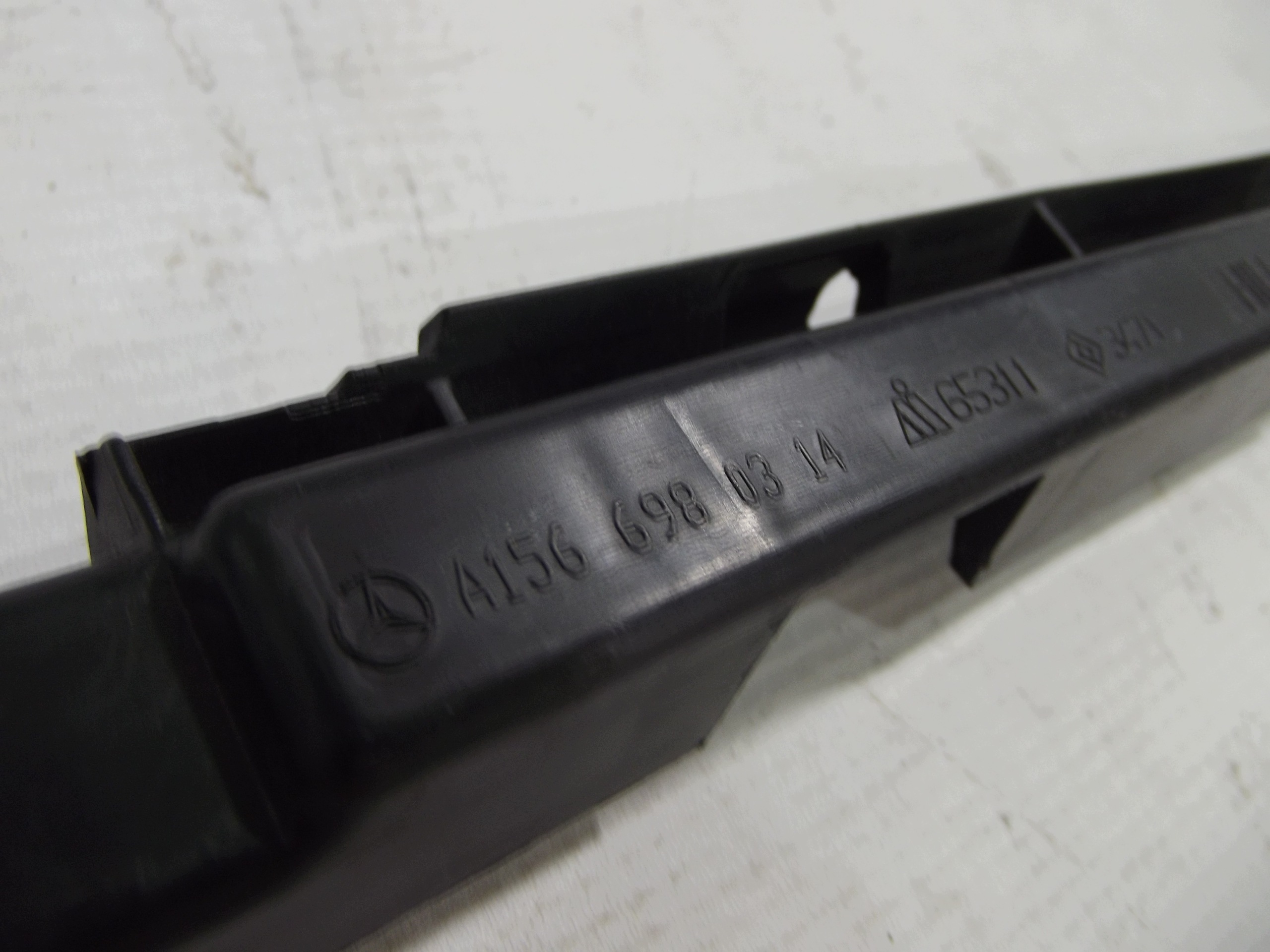 Mercedes GLA W156 support mouldings progowej left rear part A1566980314