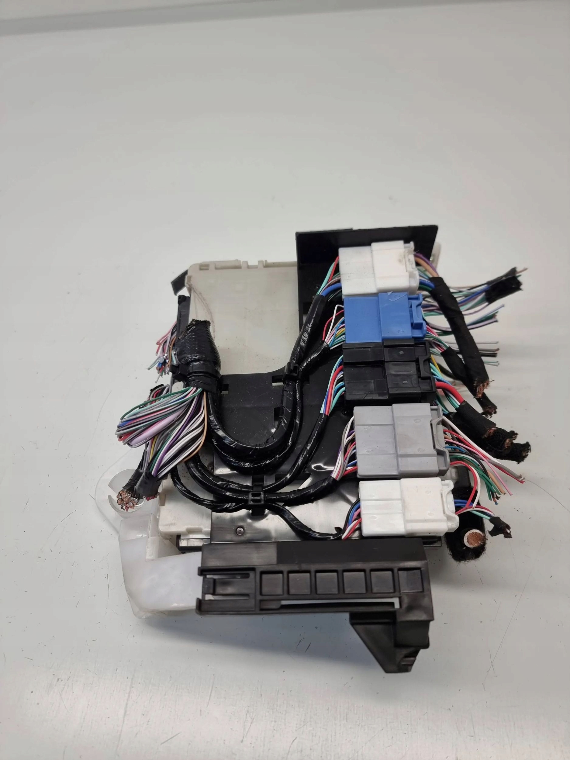 lexus ES VII XZ10 2019 рамка / модуль предохранителей