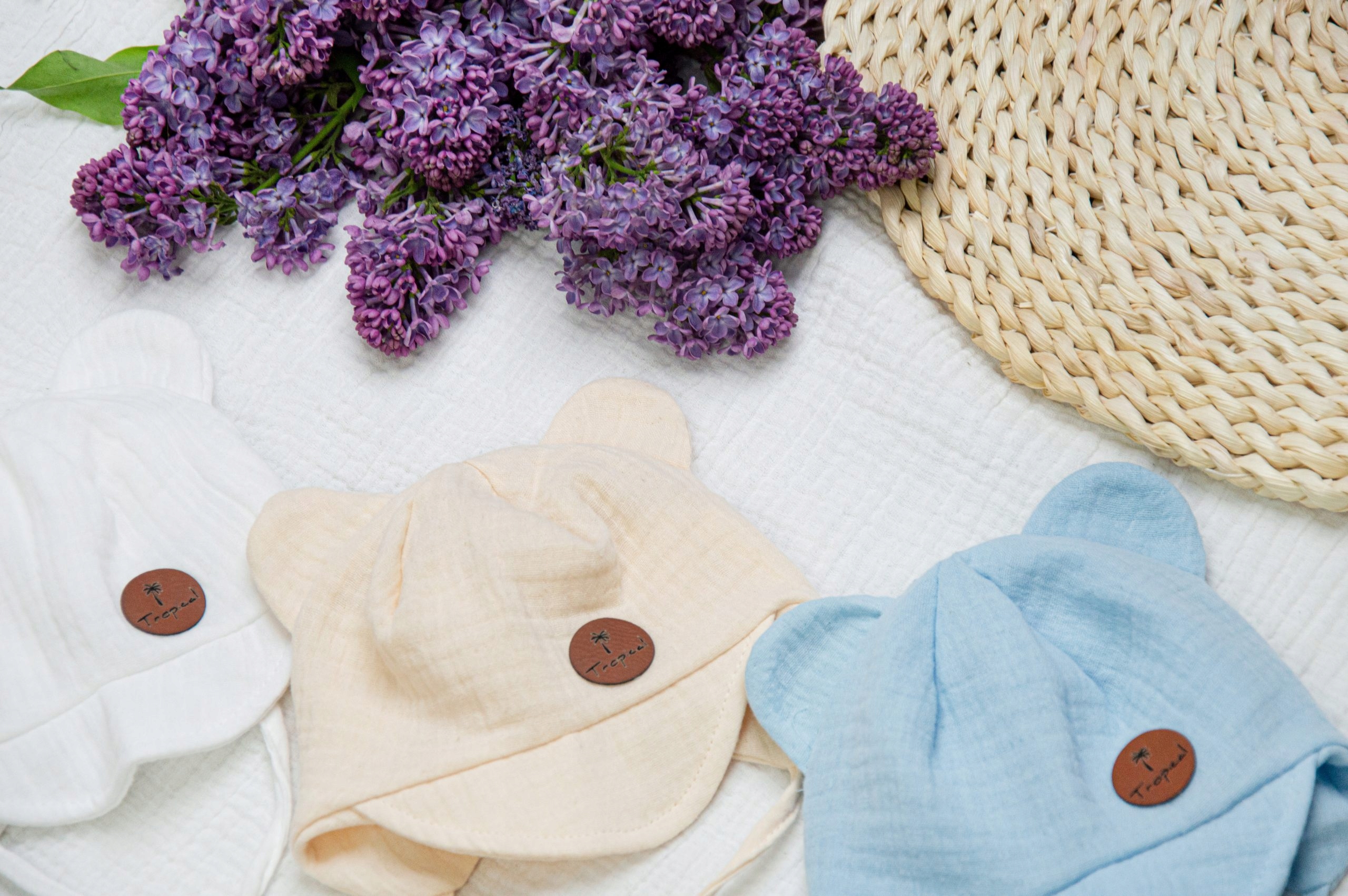 CZAPKA Z MUŚLINU letnia z daszkiem biała 46-48 Płeć chłopcy dziewczynki