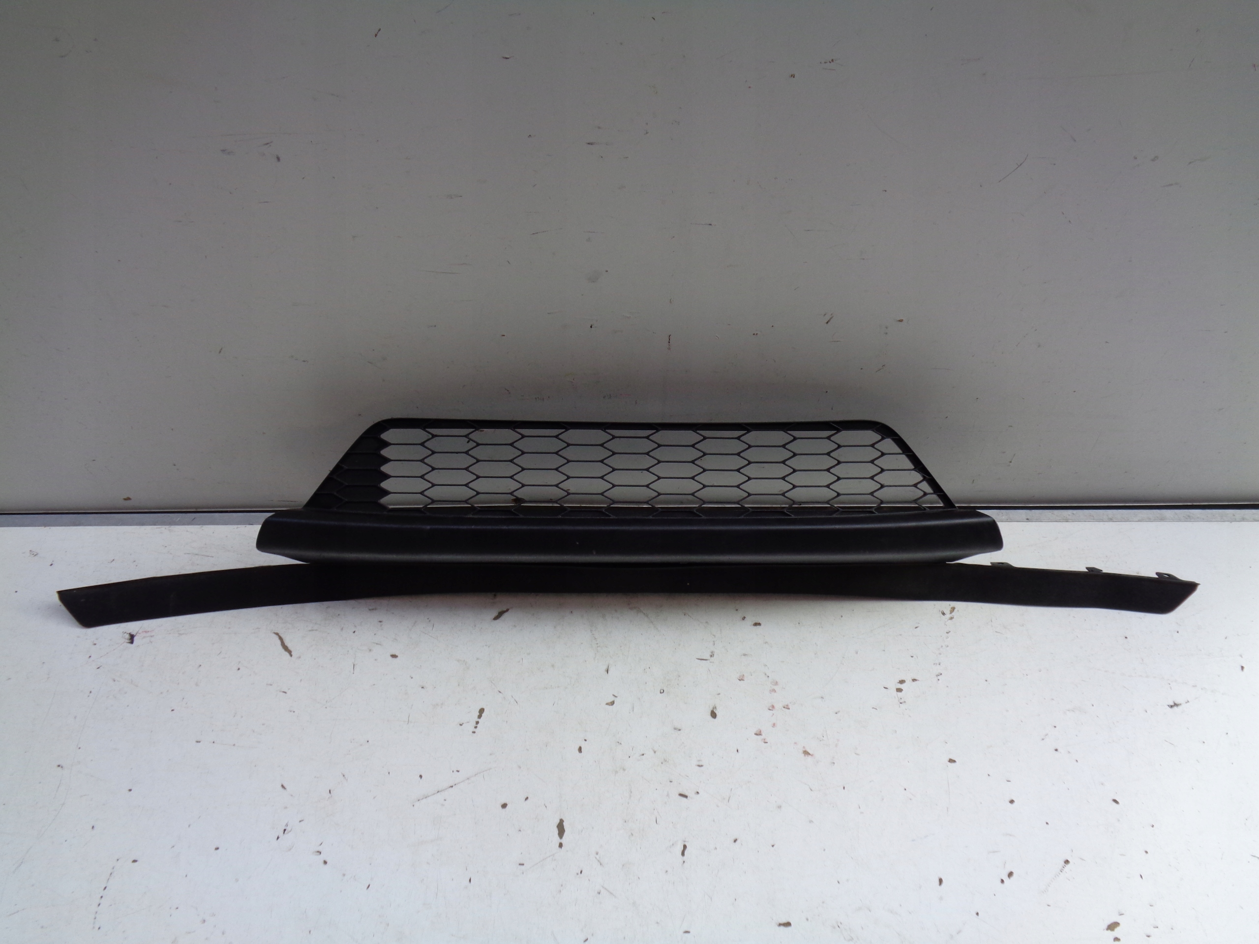 accessories of a bumper front grid HONDA JAZZ IV 15
