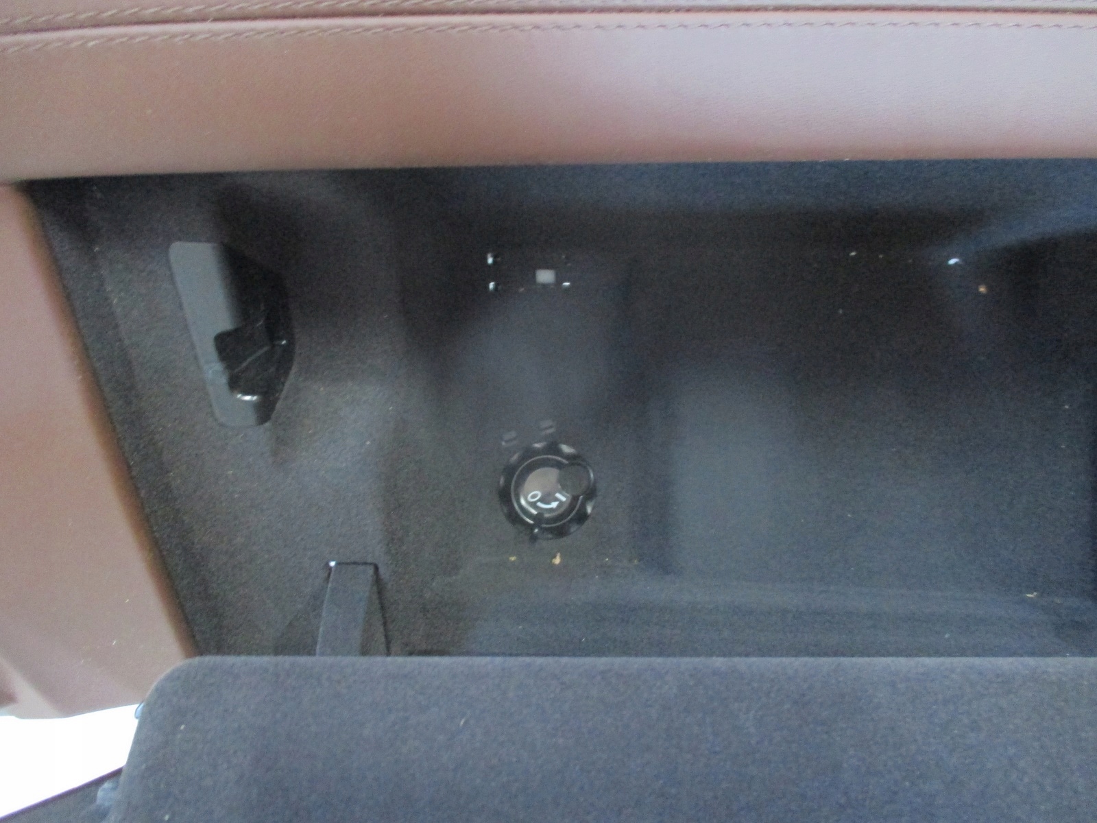 HANDSCHUHFACH MASERATI GRECALE