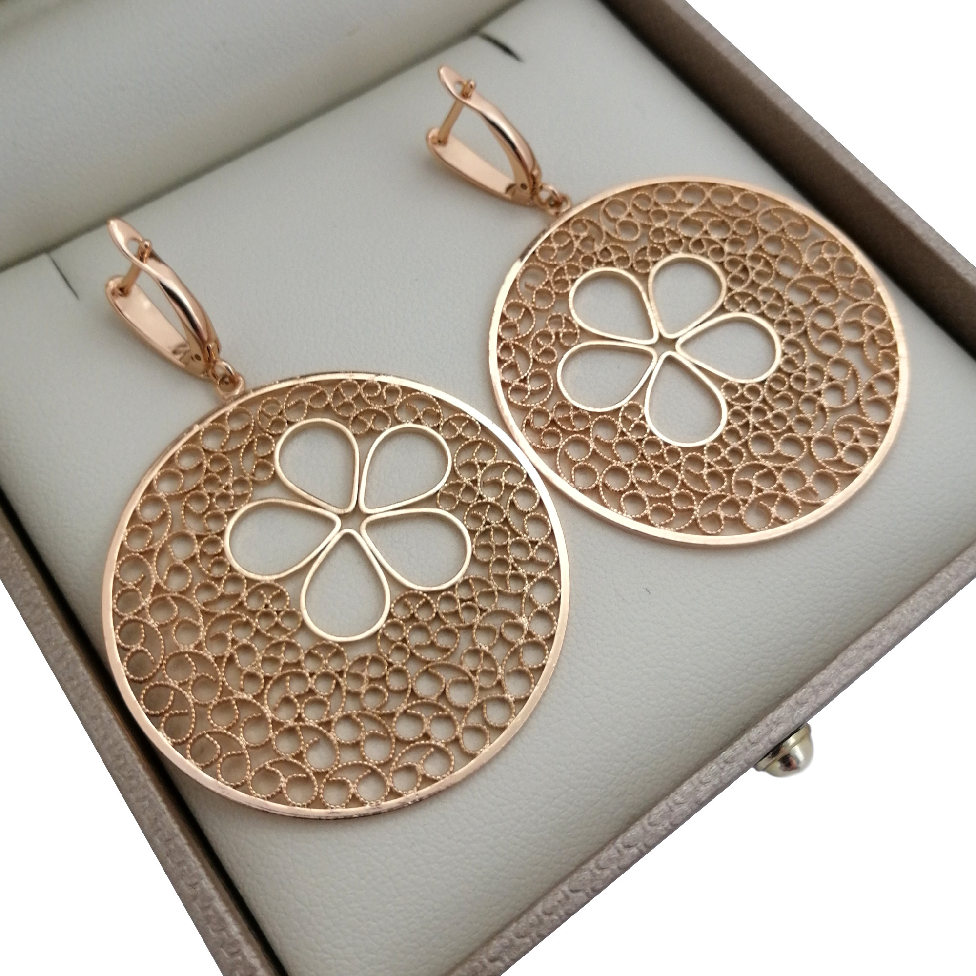 

Złote Ażurowe Kolczyki 18 Karatów Gwarancja Nowość