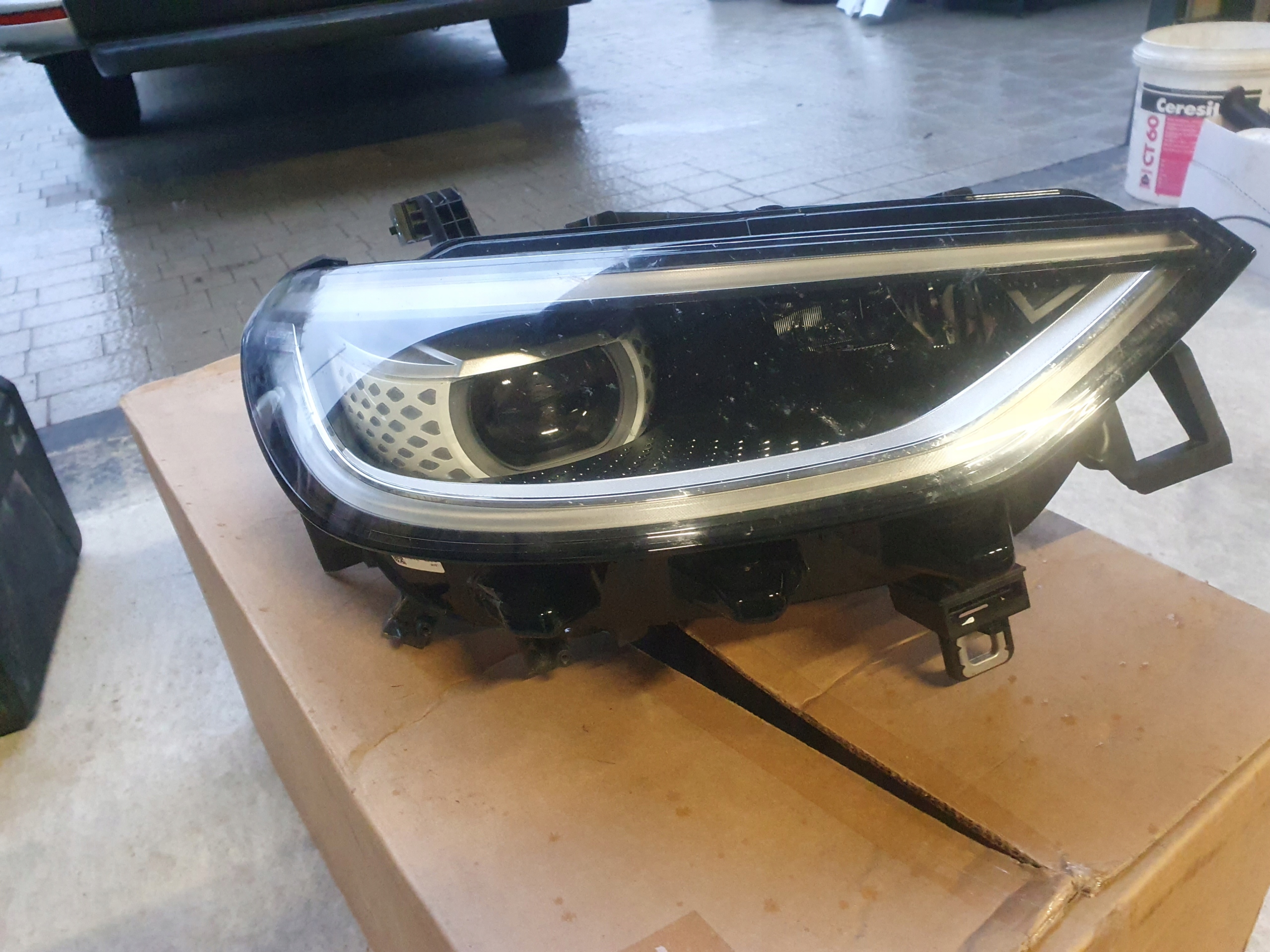 volkswagen oe 10B941036C фара правая