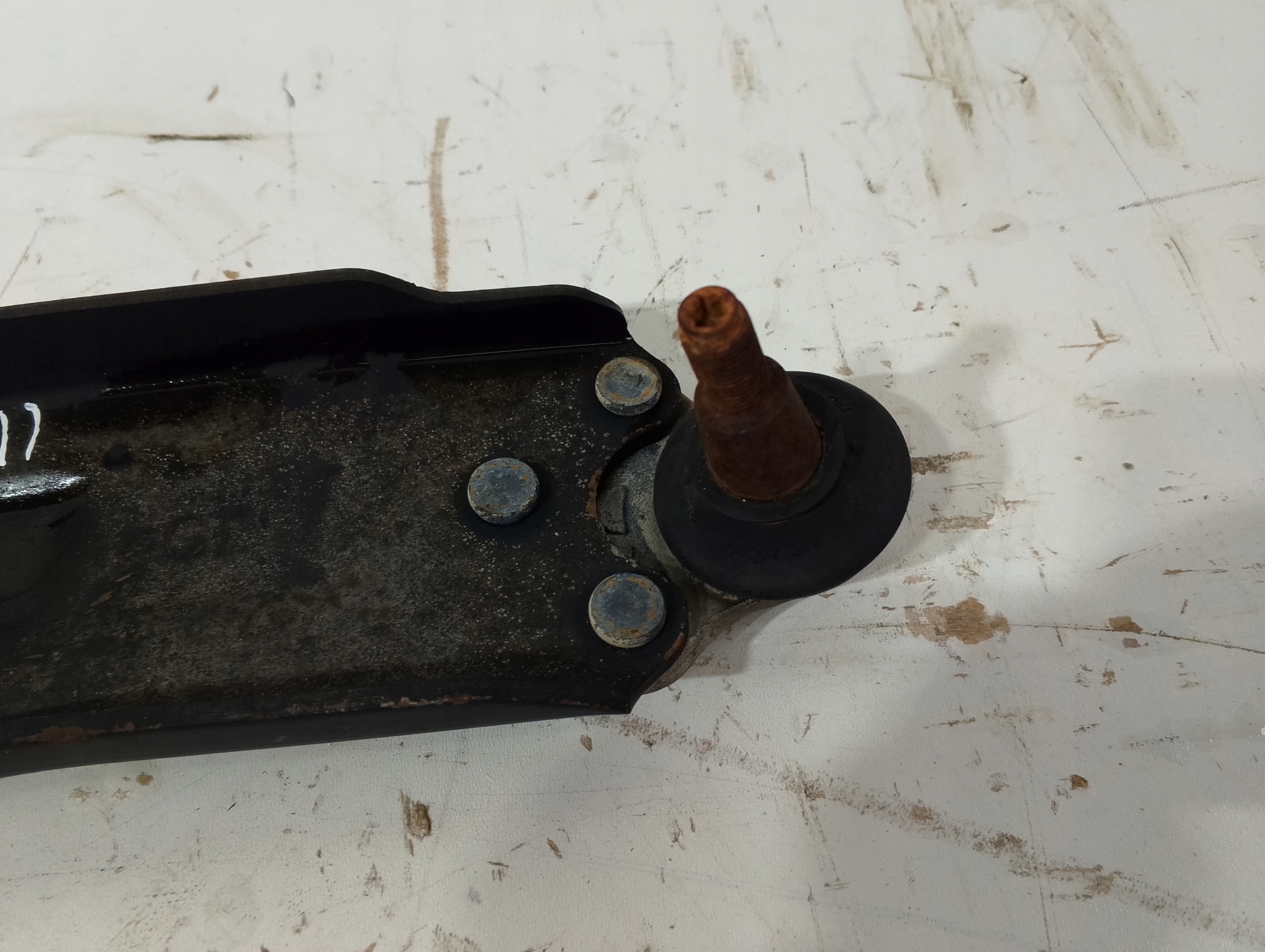RENAULT MEGANE III arm front right (Q144)
