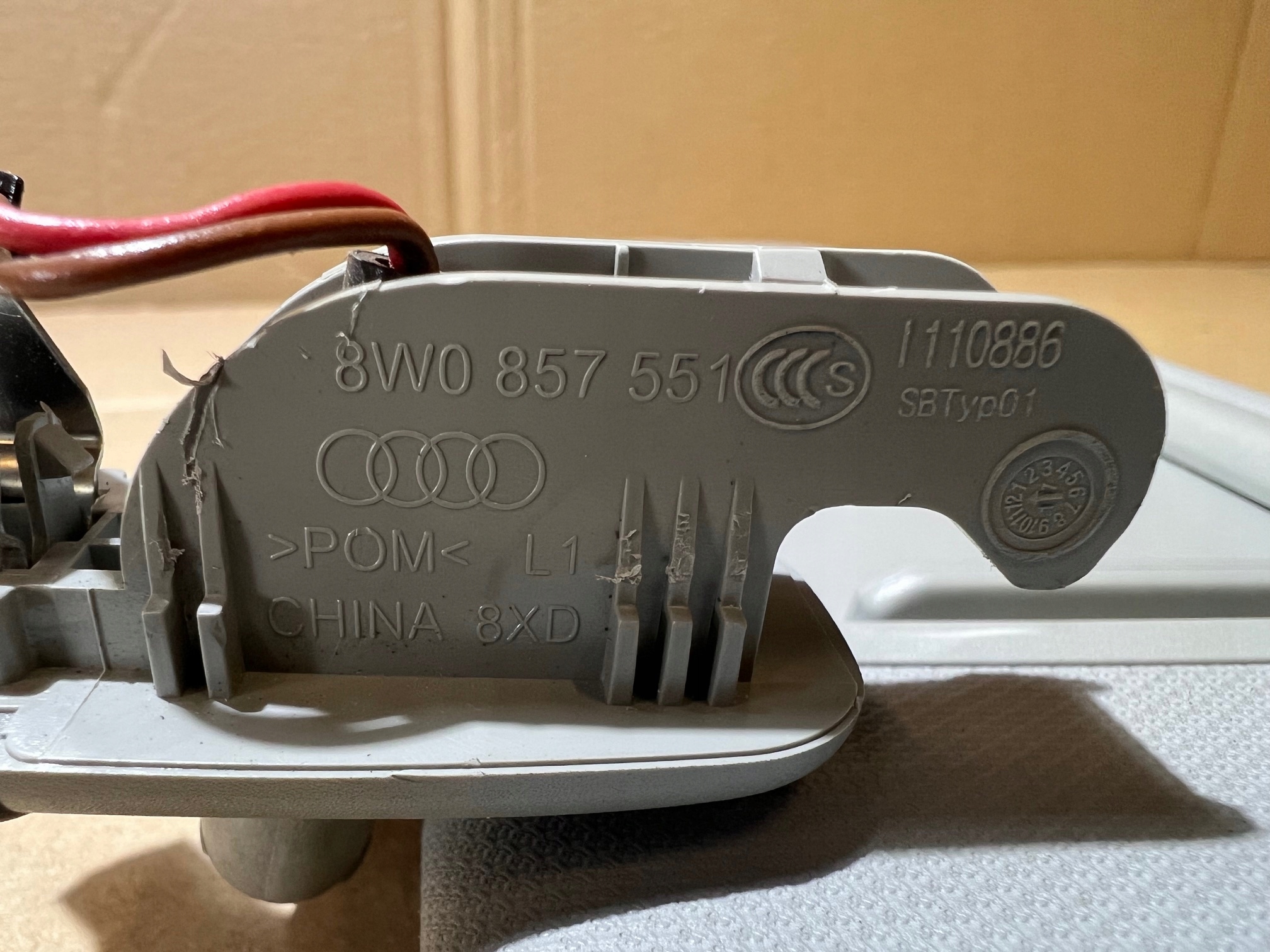 AUDI Q5 80A cover PRZECIWSLONECZNA visor visor left left 8W0857551