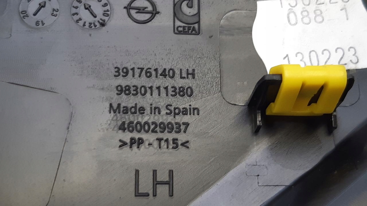 Trojkat parafango sinistra Opel Corsa F