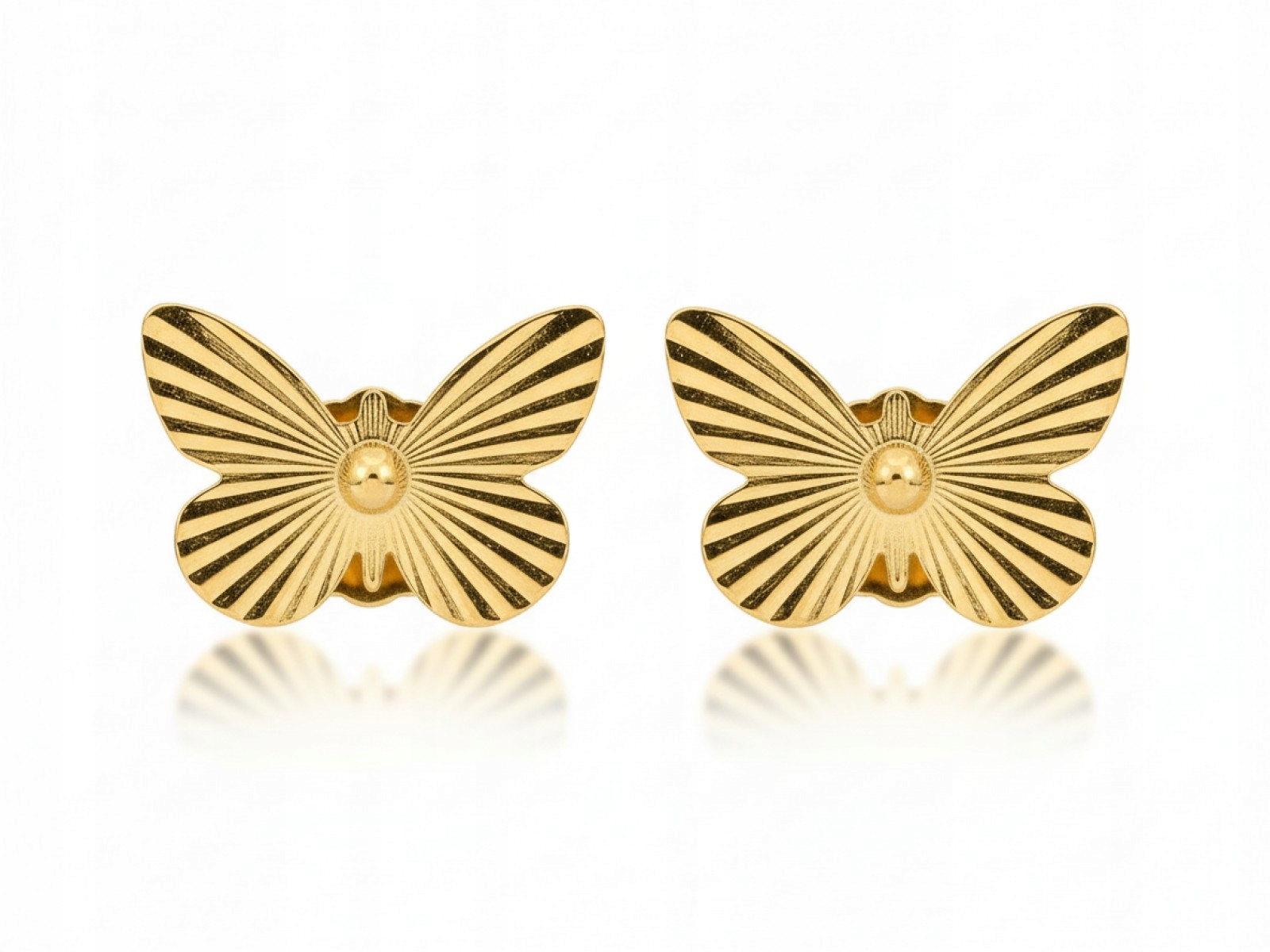 Dámské zlaté náušnice ryzosti 585 s lesklými motýlky na tyčince jako dárek