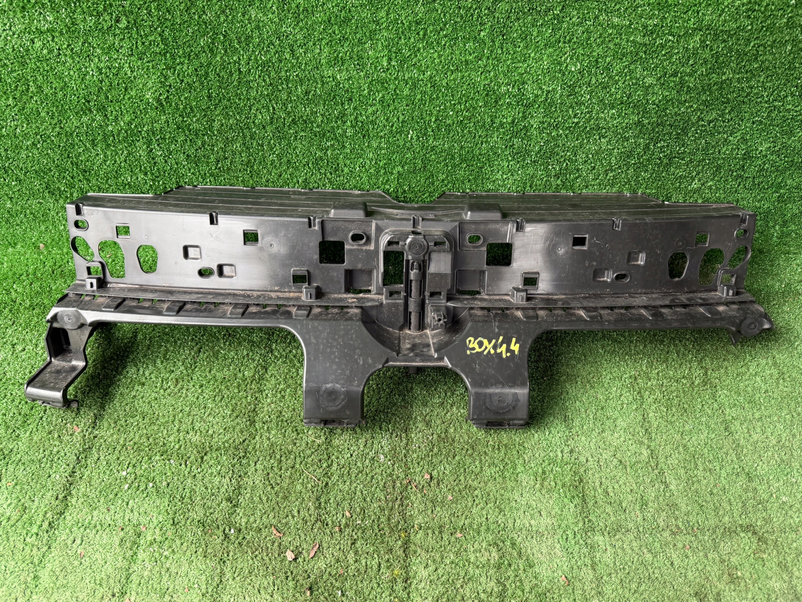Volkswagen Tiguan bumper front grille 571853653A