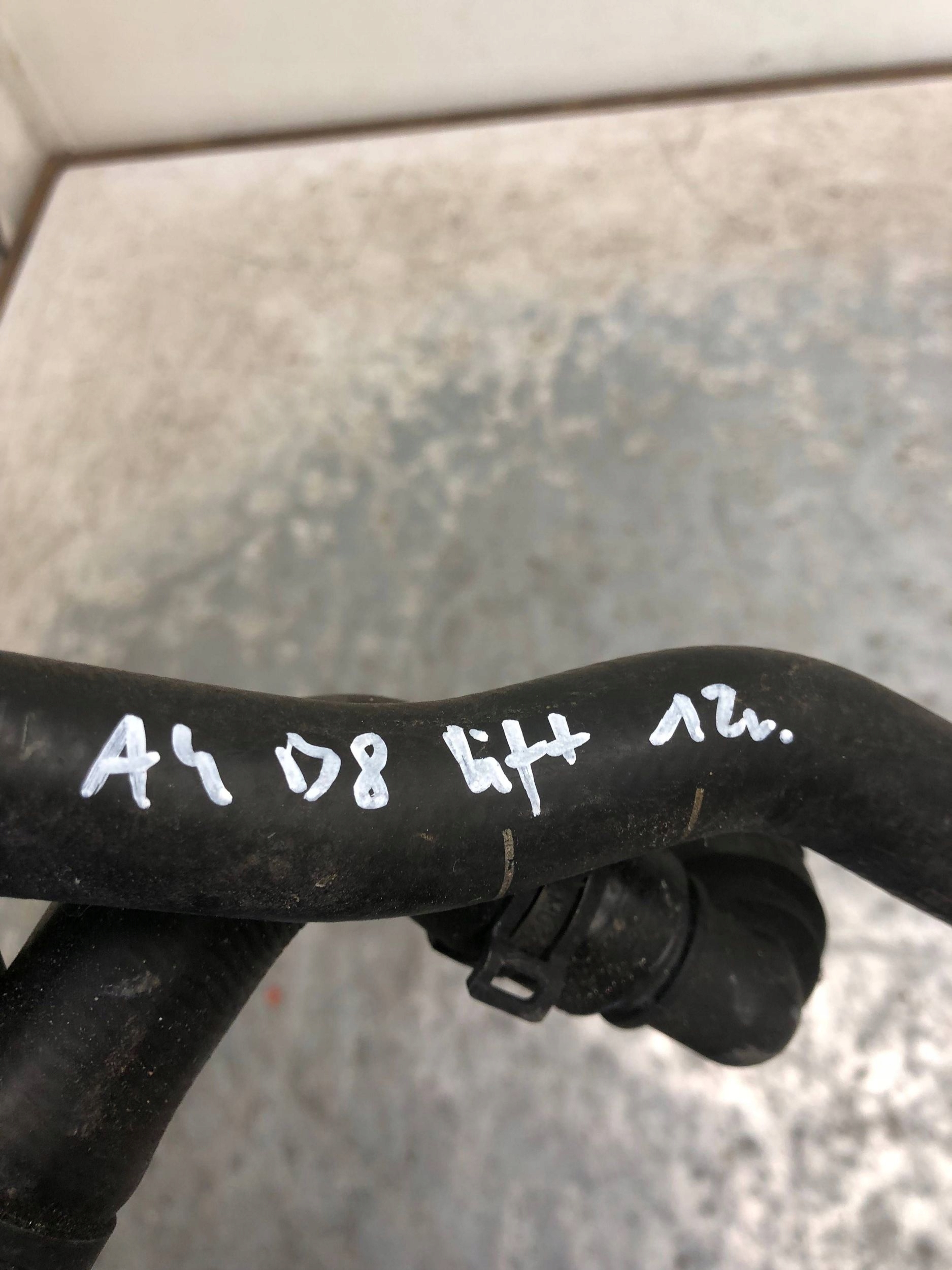 cijev crijevo vode AUDI A4 B8 LIFT 8K0121036F