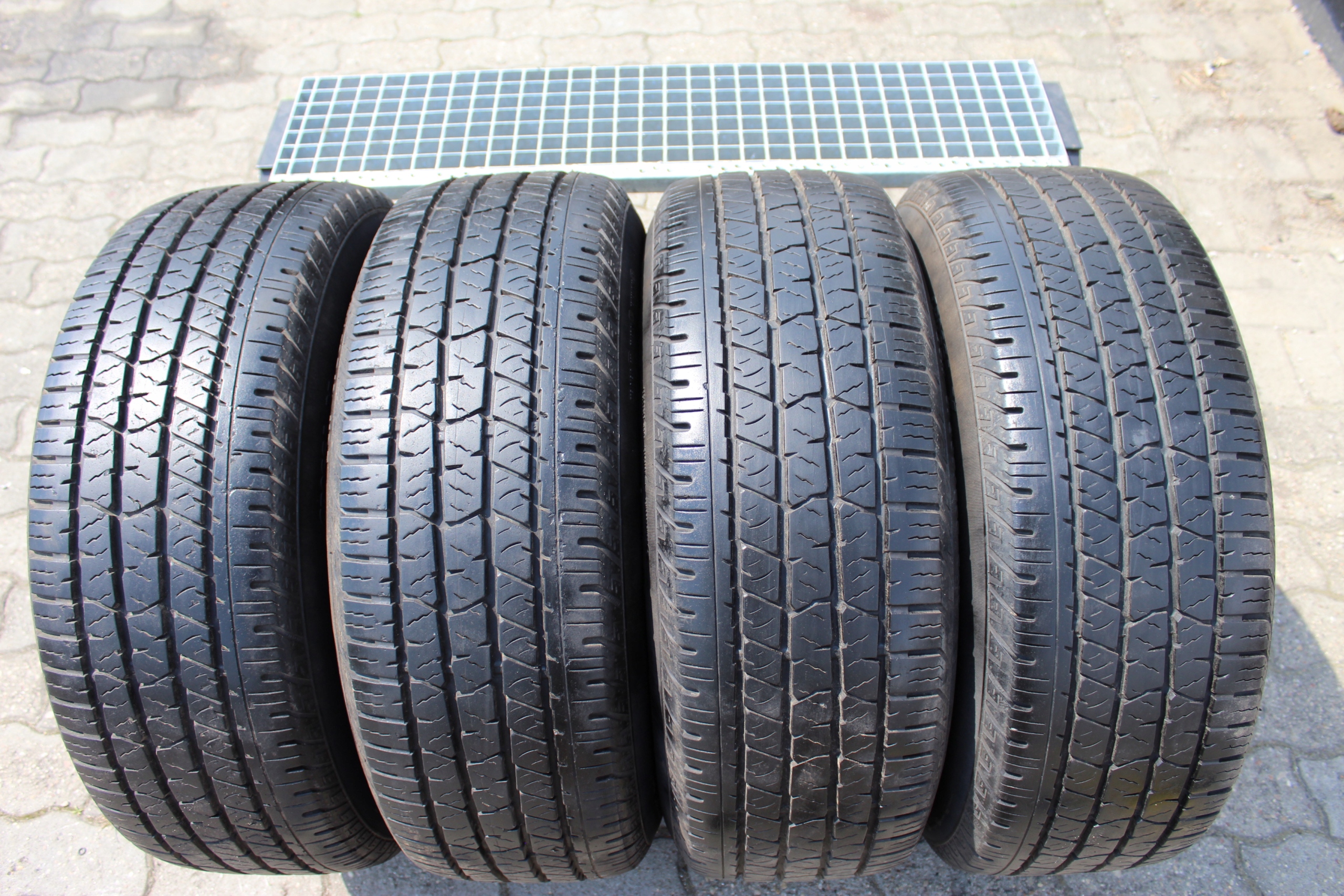 4X 265/60/18 CONTI CROSS CONTACT LX 110t 17R 4x8mm