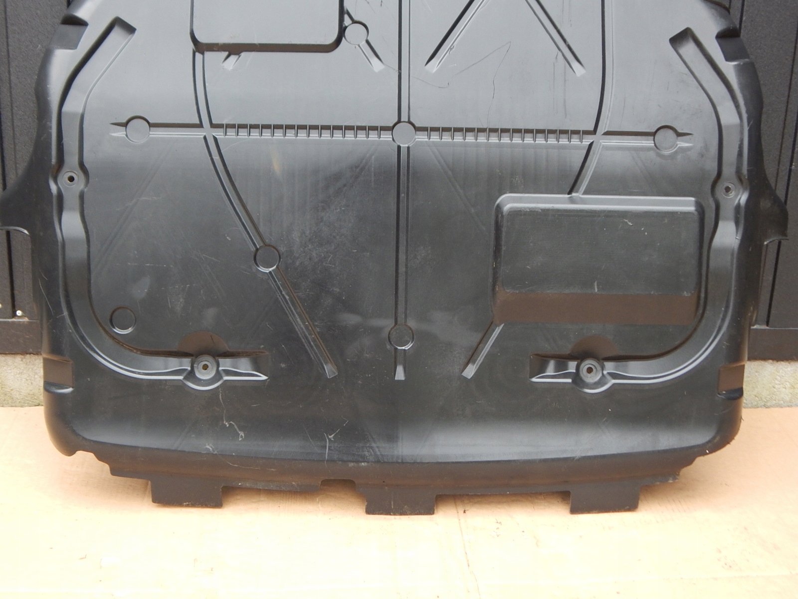 VW T5 LIFT osłona silnika dolna płyta pod silnik Producent części Volkswagen OE